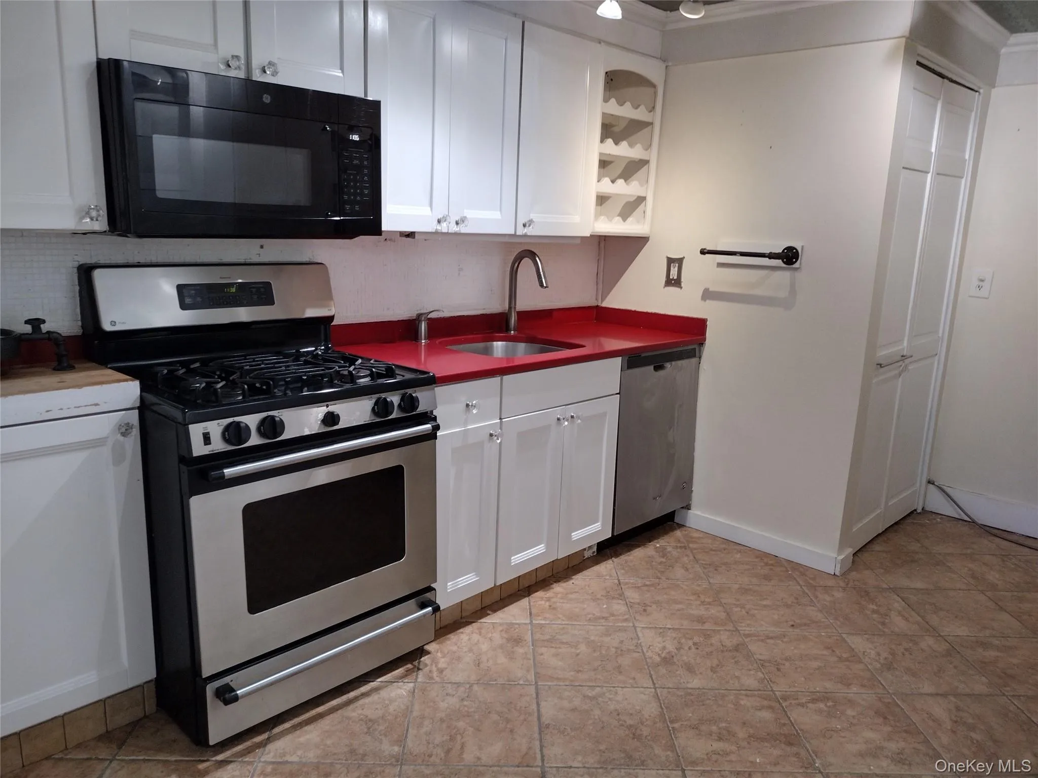 396 Birchwood Road, Brookhaven, NY, 1 Bedroom Bedrooms, 5 Rooms Rooms,1 BathroomBathrooms,Residential Lease,For Rent,Birchwood,0,1030628 396 Birchwood Road, Brookhaven, NY, 1 Bedroom Bedrooms, 5 Rooms Rooms,1 BathroomBathrooms,Residential Lease,For Rent,Birchwood,0,1030628