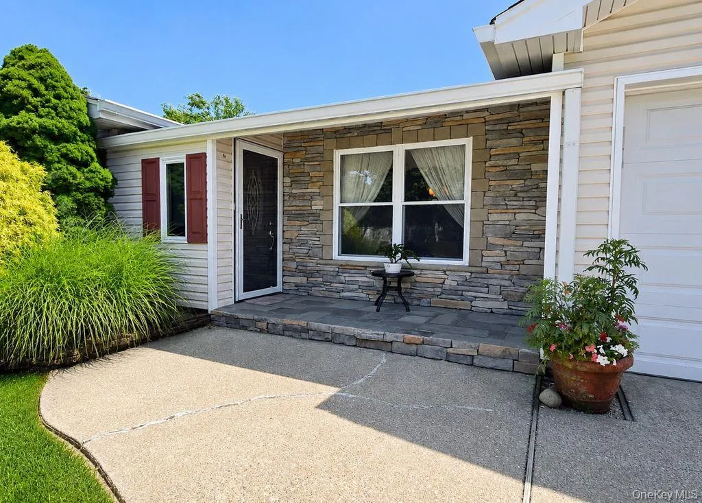 53 Orleans Green, Brookhaven, NY, 3 Bedrooms Bedrooms, 8 Rooms Rooms,2 BathroomsBathrooms,Residential,For Rent,Orleans,0,1030640 53 Orleans Green, Brookhaven, NY, 3 Bedrooms Bedrooms, 8 Rooms Rooms,2 BathroomsBathrooms,Residential,For Rent,Orleans,0,1030640