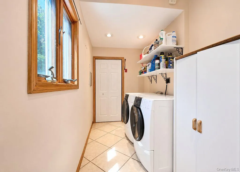 53 Orleans Green, Brookhaven, NY, 3 Bedrooms Bedrooms, 8 Rooms Rooms,2 BathroomsBathrooms,Residential,For Rent,Orleans,0,1030640 53 Orleans Green, Brookhaven, NY, 3 Bedrooms Bedrooms, 8 Rooms Rooms,2 BathroomsBathrooms,Residential,For Rent,Orleans,0,1030640