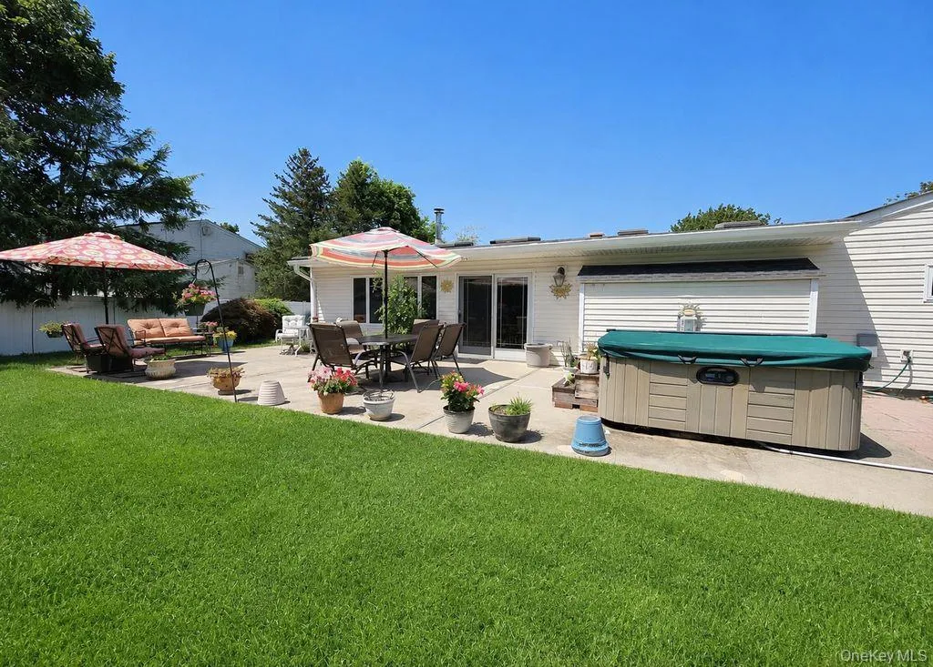 53 Orleans Green, Brookhaven, NY, 3 Bedrooms Bedrooms, 8 Rooms Rooms,2 BathroomsBathrooms,Residential,For Rent,Orleans,0,1030640 53 Orleans Green, Brookhaven, NY, 3 Bedrooms Bedrooms, 8 Rooms Rooms,2 BathroomsBathrooms,Residential,For Rent,Orleans,0,1030640
