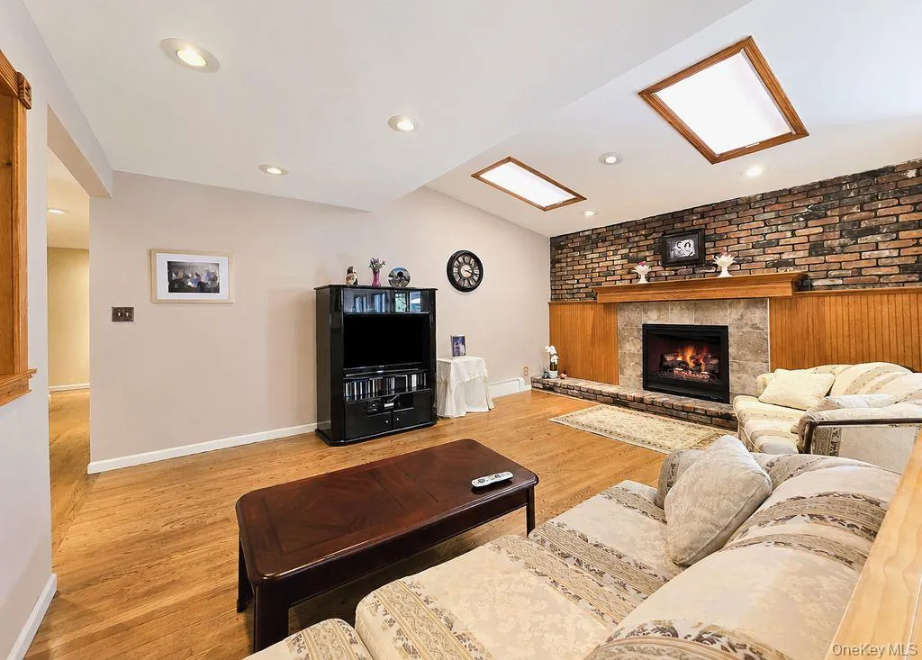 53 Orleans Green, Brookhaven, NY, 3 Bedrooms Bedrooms, 8 Rooms Rooms,2 BathroomsBathrooms,Residential,For Rent,Orleans,0,1030640 53 Orleans Green, Brookhaven, NY, 3 Bedrooms Bedrooms, 8 Rooms Rooms,2 BathroomsBathrooms,Residential,For Rent,Orleans,0,1030640