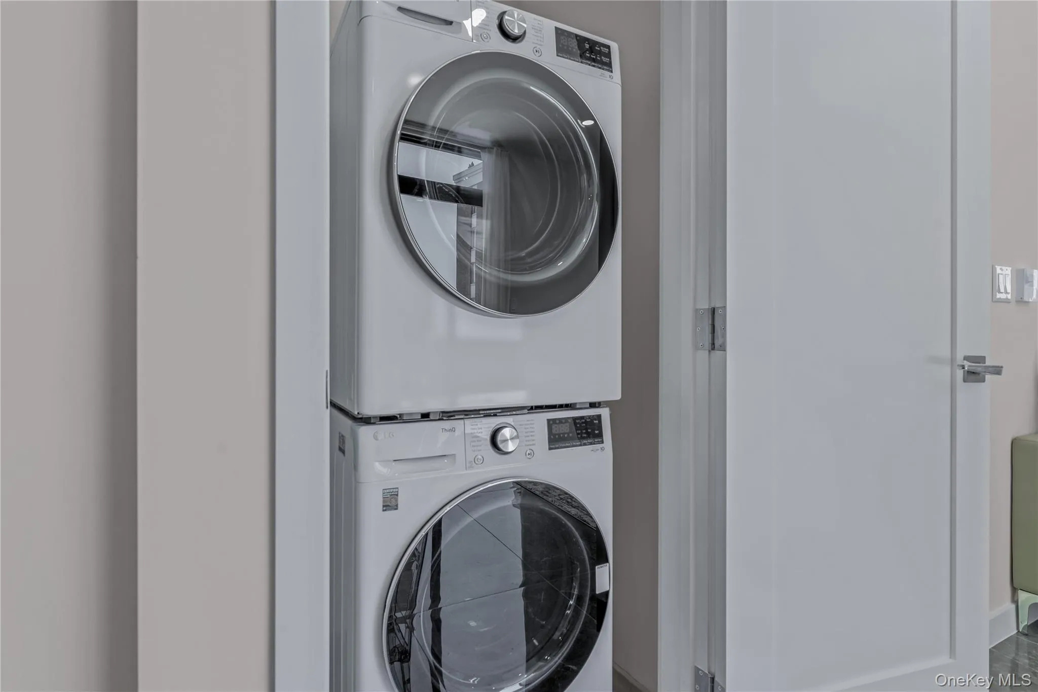 43-30 52 nd street, New York, NY, 3 Bedrooms Bedrooms, 6 Rooms Rooms,2 BathroomsBathrooms,Residential,For Rent,52 nd street,0,1030641 43-30 52 nd street, New York, NY, 3 Bedrooms Bedrooms, 6 Rooms Rooms,2 BathroomsBathrooms,Residential,For Rent,52 nd street,0,1030641