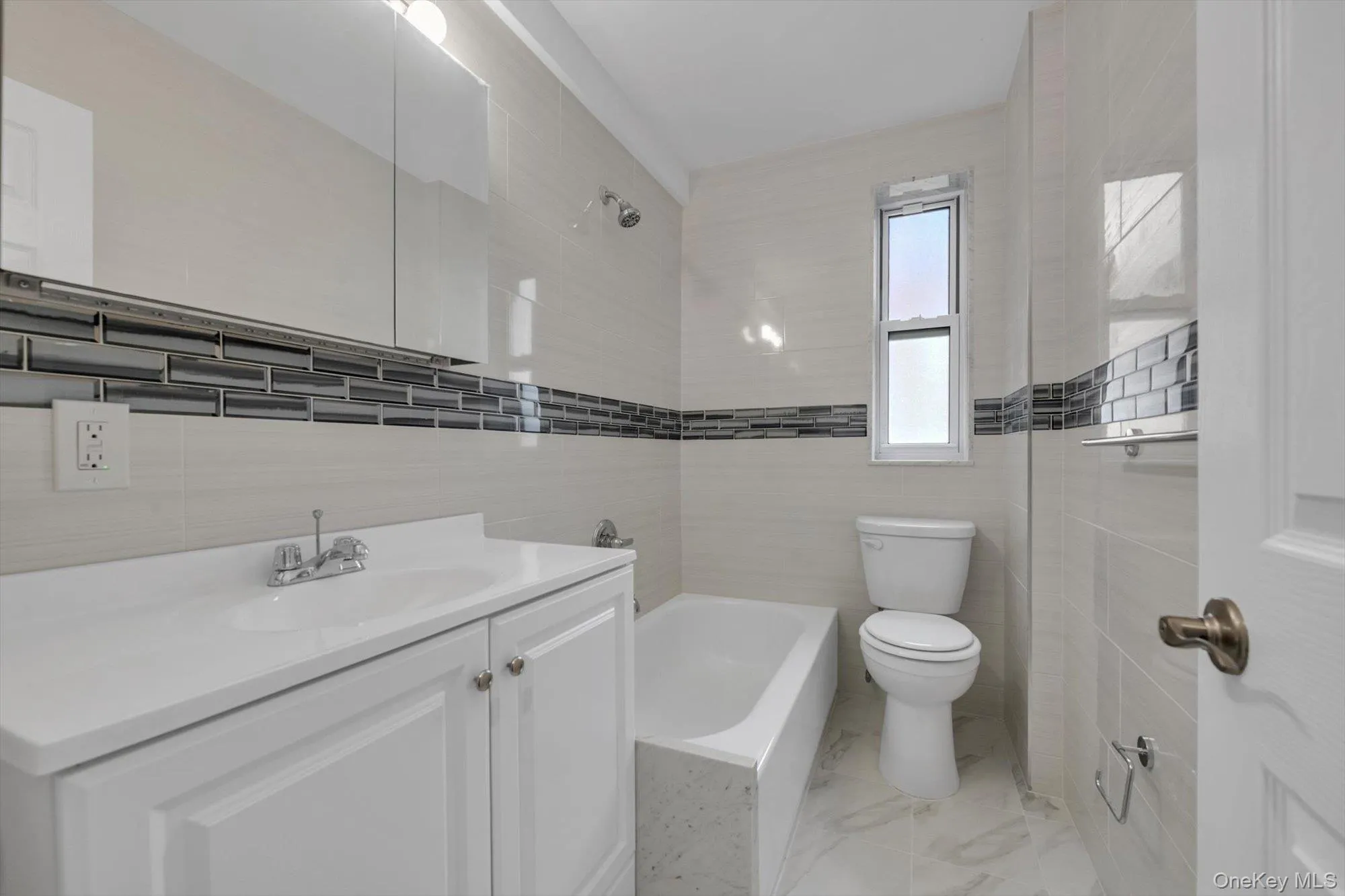 141-12 78th Avenue, New York, NY, 2 Bedrooms Bedrooms, 4 Rooms Rooms,1 BathroomBathrooms,Residential,For Rent,78th,0,1030656 141-12 78th Avenue, New York, NY, 2 Bedrooms Bedrooms, 4 Rooms Rooms,1 BathroomBathrooms,Residential,For Rent,78th,0,1030656