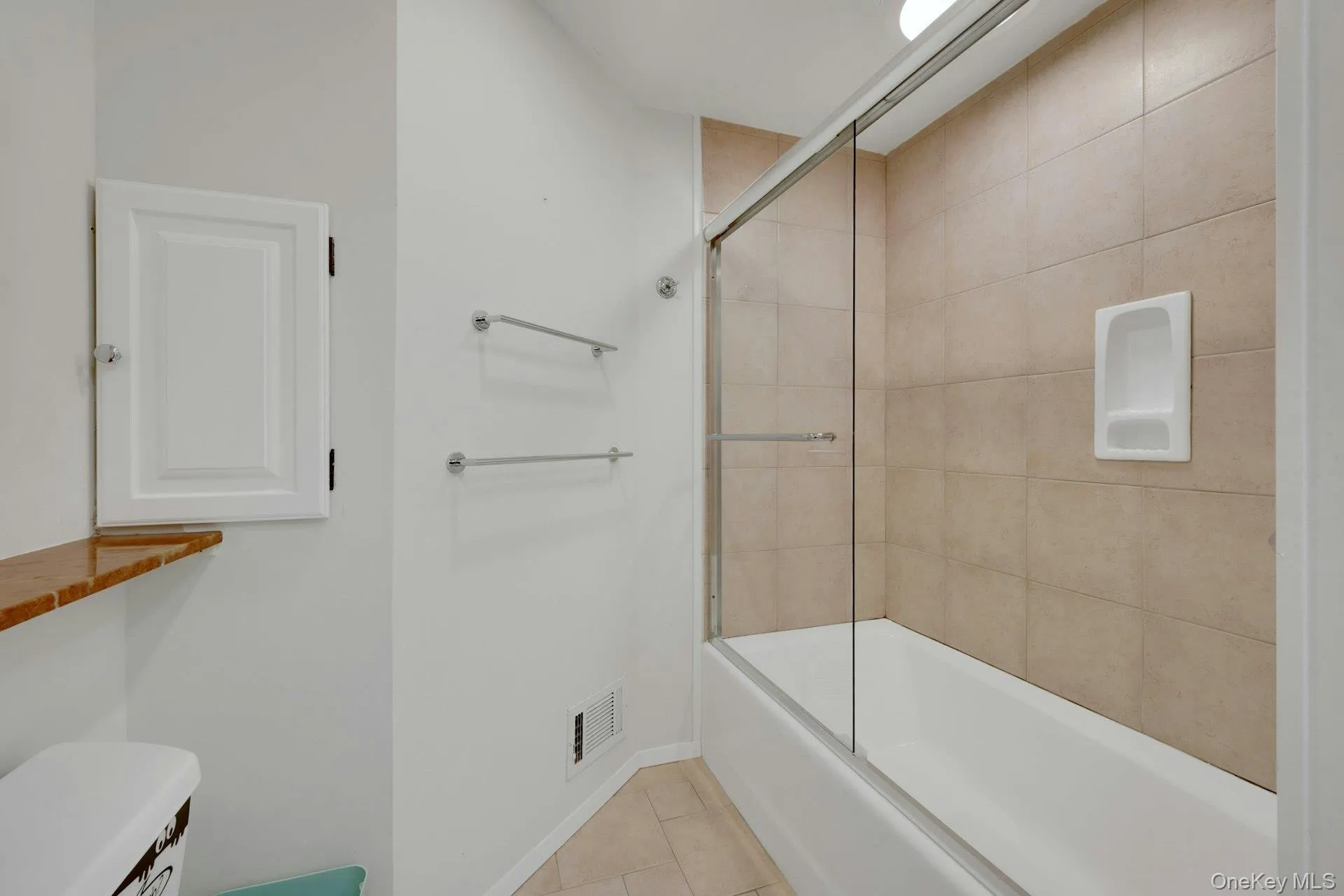 107 Holly Place, Ossining, NY, 5 Bedrooms Bedrooms, 11 Rooms Rooms,3 BathroomsBathrooms,Residential Lease,For Rent,Holly,0,1030666 107 Holly Place, Ossining, NY, 5 Bedrooms Bedrooms, 11 Rooms Rooms,3 BathroomsBathrooms,Residential Lease,For Rent,Holly,0,1030666