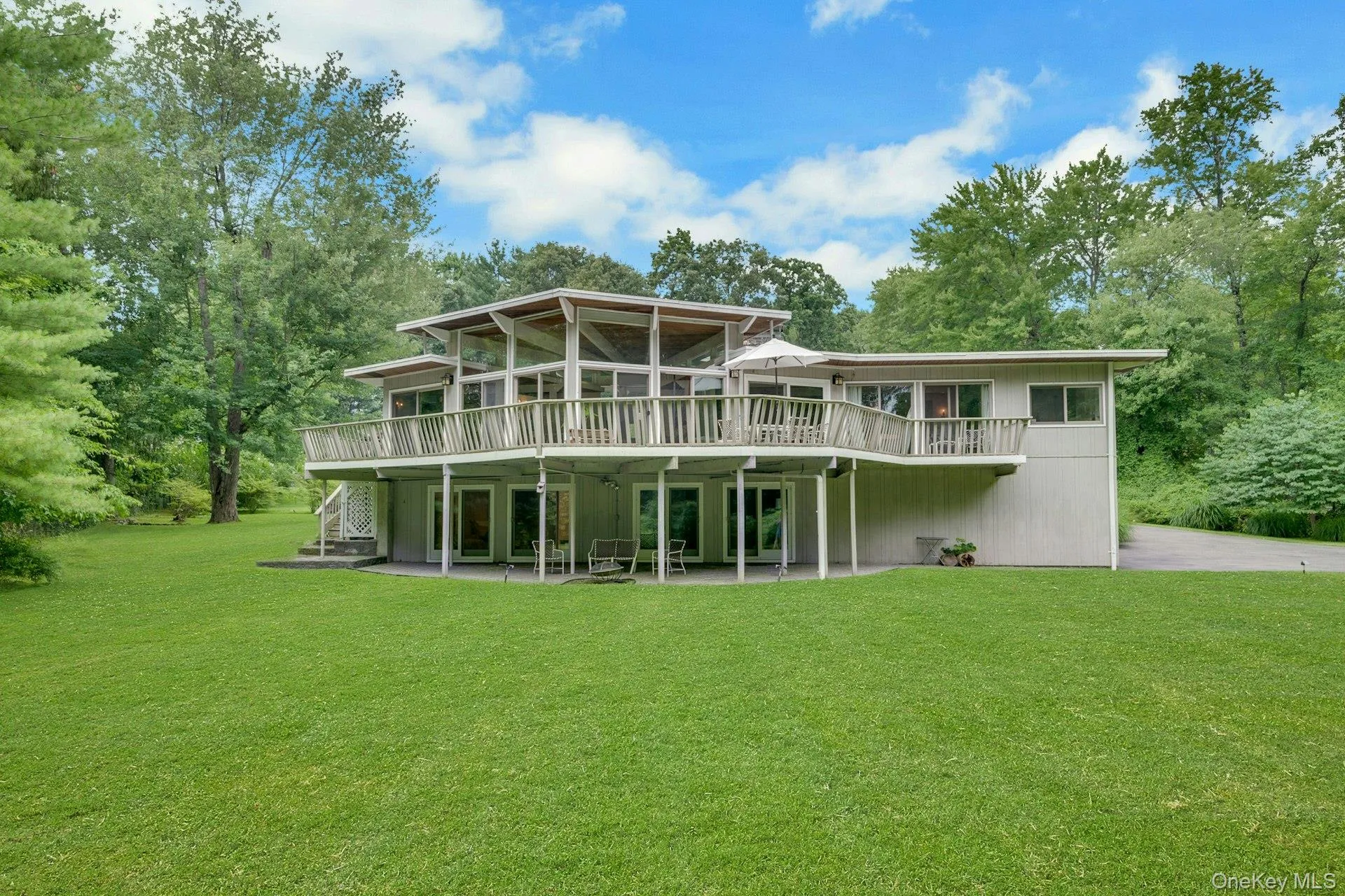 107 Holly Place, Ossining, NY, 5 Bedrooms Bedrooms, 11 Rooms Rooms,3 BathroomsBathrooms,Residential Lease,For Rent,Holly,0,1030666 107 Holly Place, Ossining, NY, 5 Bedrooms Bedrooms, 11 Rooms Rooms,3 BathroomsBathrooms,Residential Lease,For Rent,Holly,0,1030666