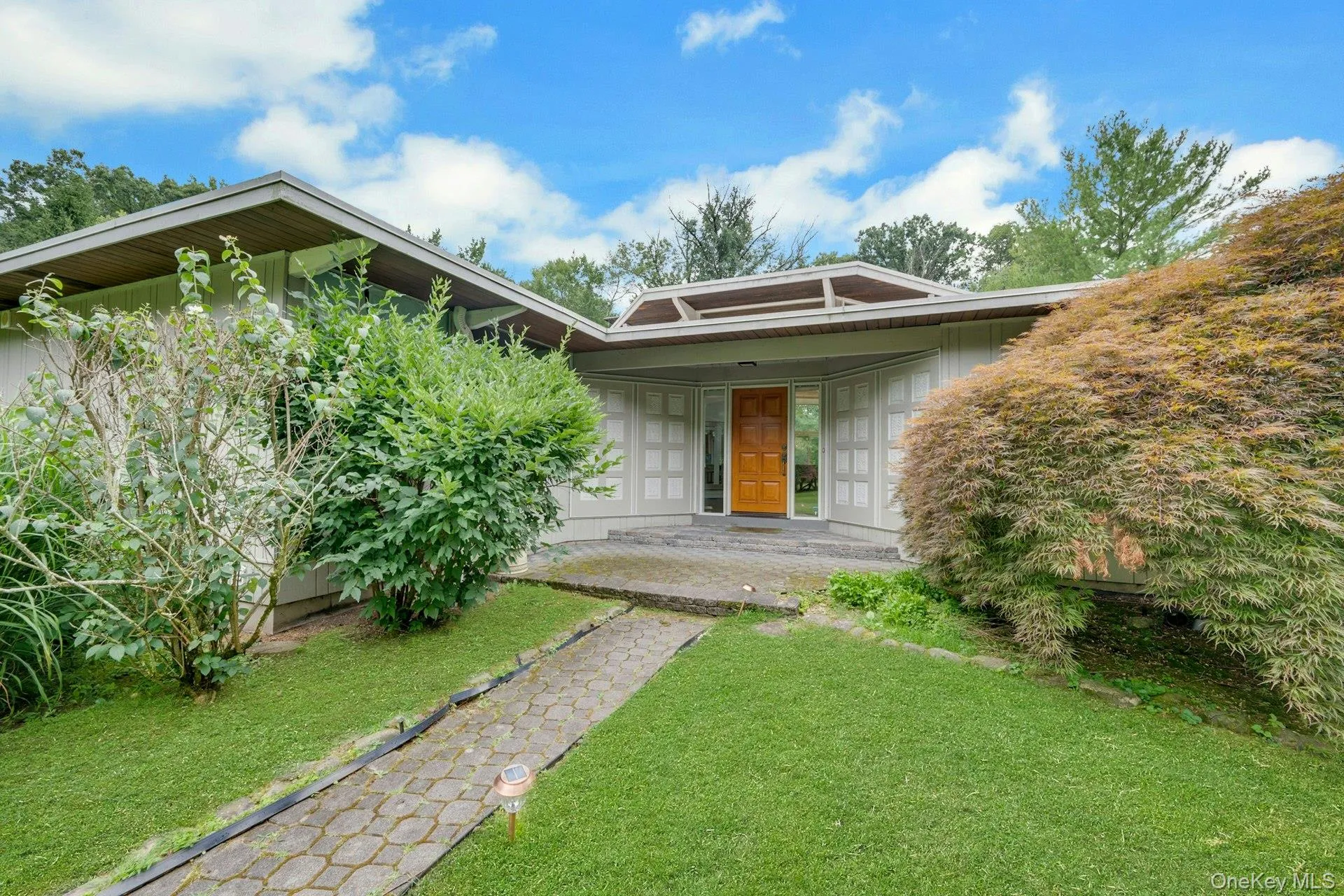 107 Holly Place, Ossining, NY, 5 Bedrooms Bedrooms, 11 Rooms Rooms,3 BathroomsBathrooms,Residential Lease,For Rent,Holly,0,1030666 107 Holly Place, Ossining, NY, 5 Bedrooms Bedrooms, 11 Rooms Rooms,3 BathroomsBathrooms,Residential Lease,For Rent,Holly,0,1030666