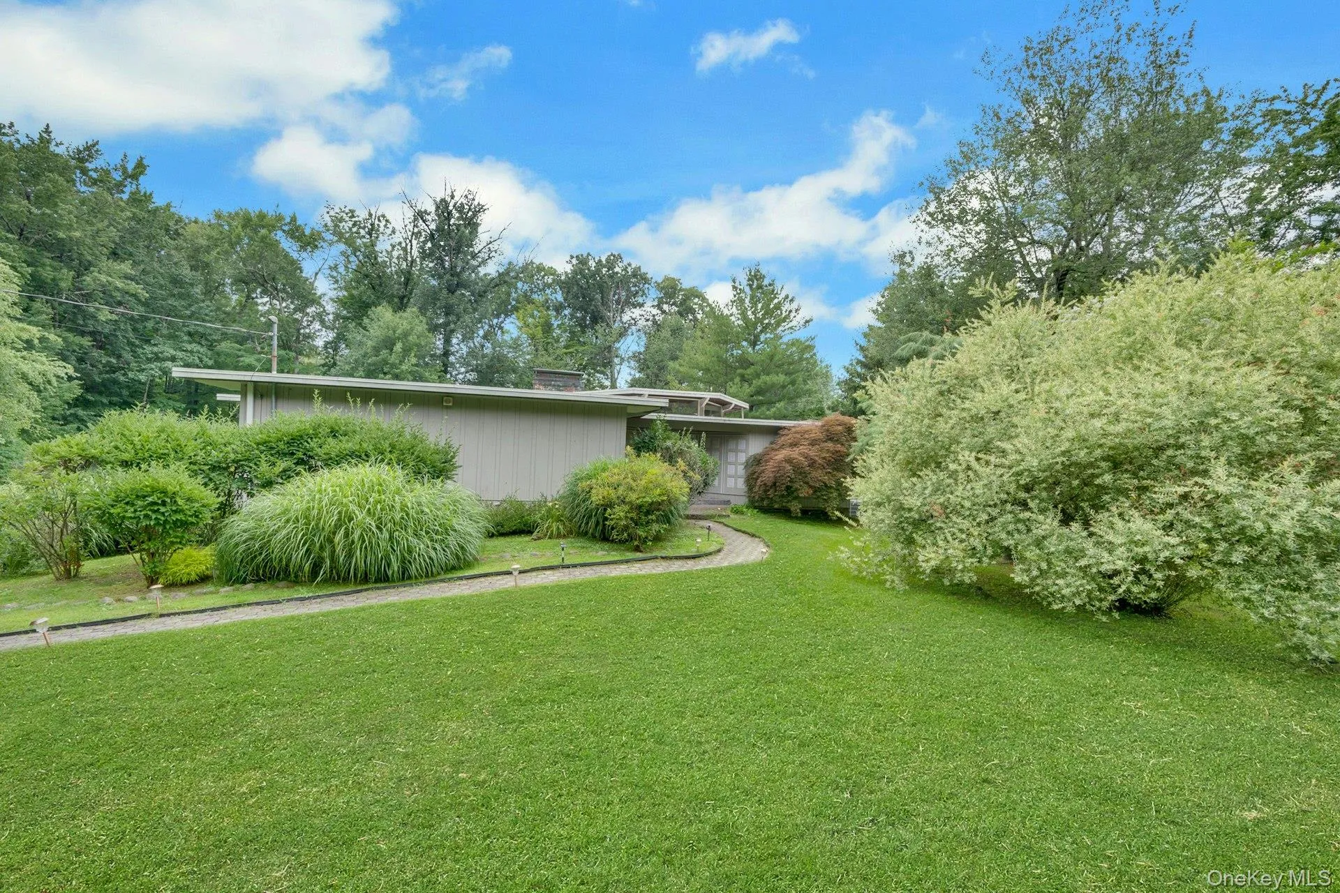 107 Holly Place, Ossining, NY, 5 Bedrooms Bedrooms, 11 Rooms Rooms,3 BathroomsBathrooms,Residential Lease,For Rent,Holly,0,1030666 107 Holly Place, Ossining, NY, 5 Bedrooms Bedrooms, 11 Rooms Rooms,3 BathroomsBathrooms,Residential Lease,For Rent,Holly,0,1030666