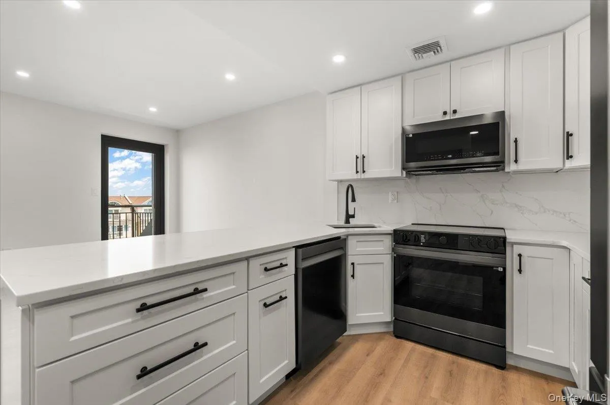 100 Broadway, Long Beach, NY, 2 Bedrooms Bedrooms, 4 Rooms Rooms,2 BathroomsBathrooms,Residential,For Rent,Broadway,0,1030669 100 Broadway, Long Beach, NY, 2 Bedrooms Bedrooms, 4 Rooms Rooms,2 BathroomsBathrooms,Residential,For Rent,Broadway,0,1030669