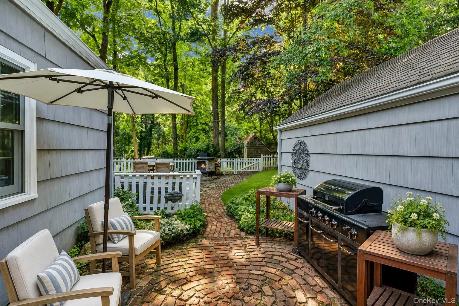 Charming Brick Courtyard! Charming Brick Courtyard!