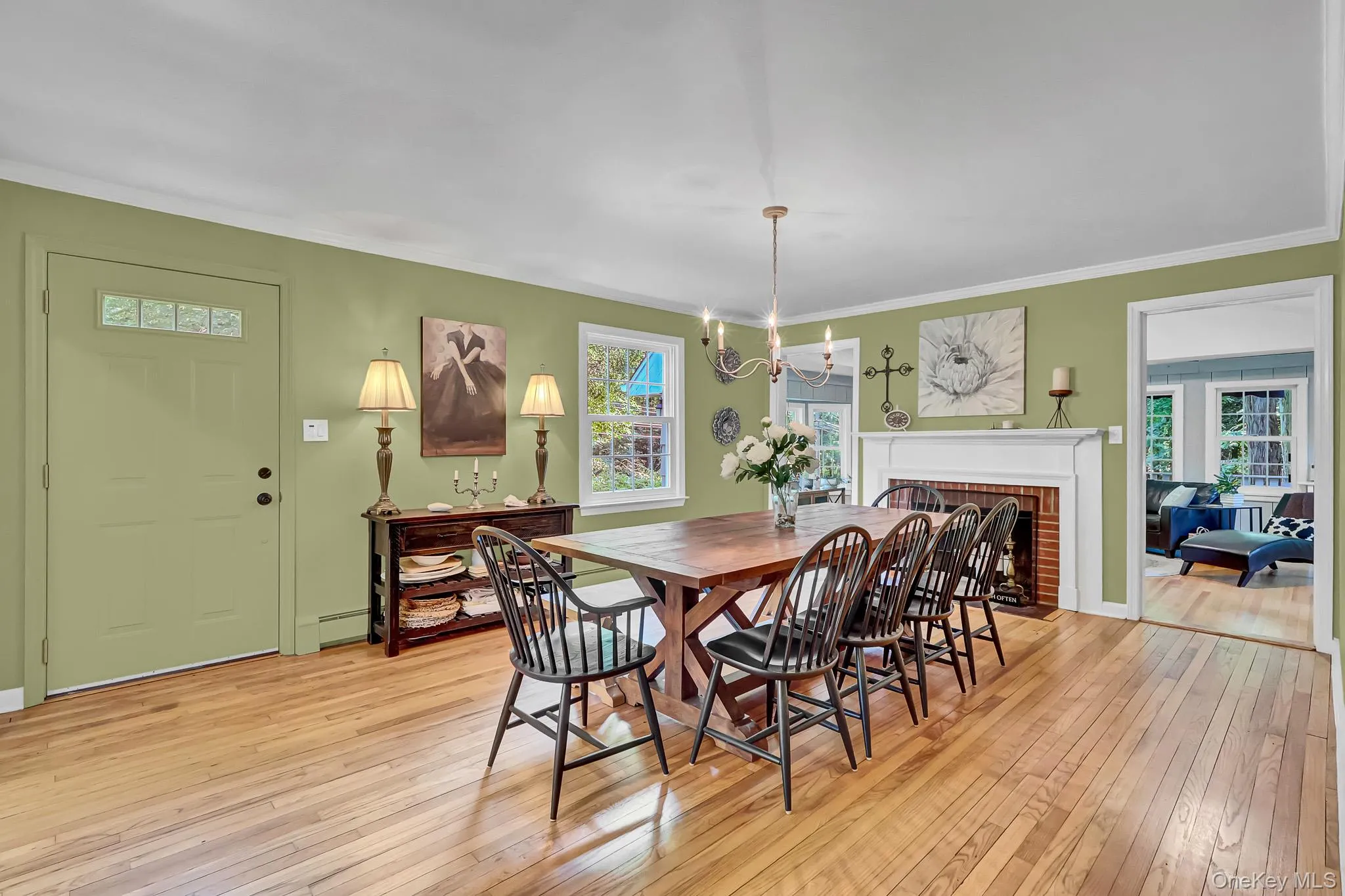Formal Dining Room With Gleaming Hardwood Floors! Formal Dining Room With Gleaming Hardwood Floors!
