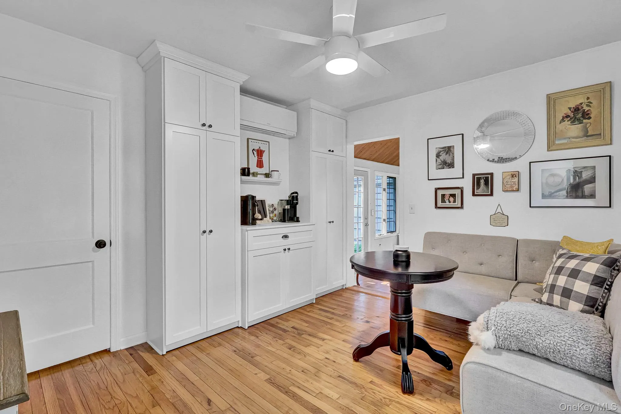 Sitting Room/Coffee Bar/Dining Room With Custom Built-Ins! Sitting Room/Coffee Bar/Dining Room With Custom Built-Ins!