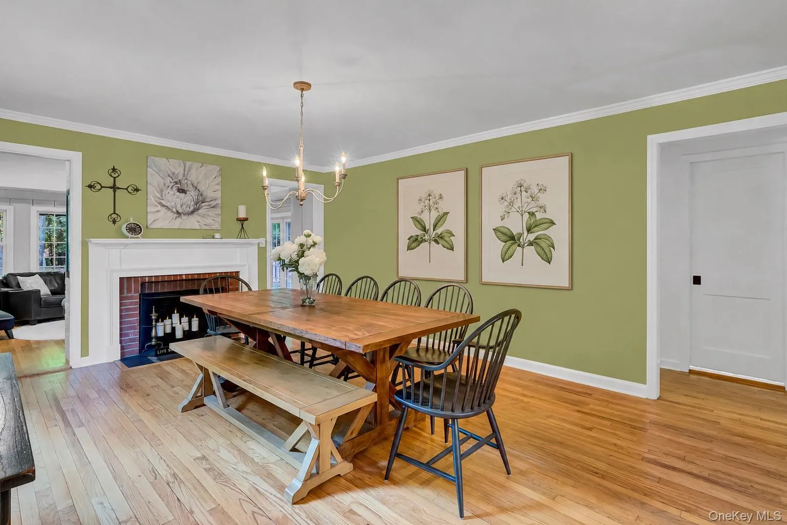 Formal Dining Room With Gleaming Hardwood Floors! Formal Dining Room With Gleaming Hardwood Floors!