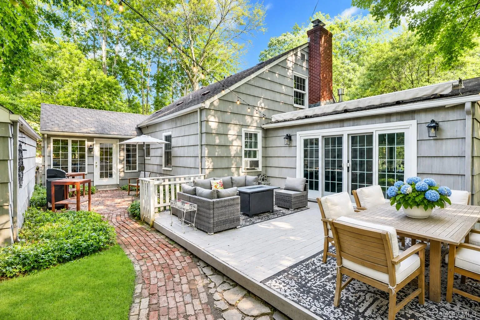 Beautiful Yard for Entertaining! Beautiful Yard for Entertaining!