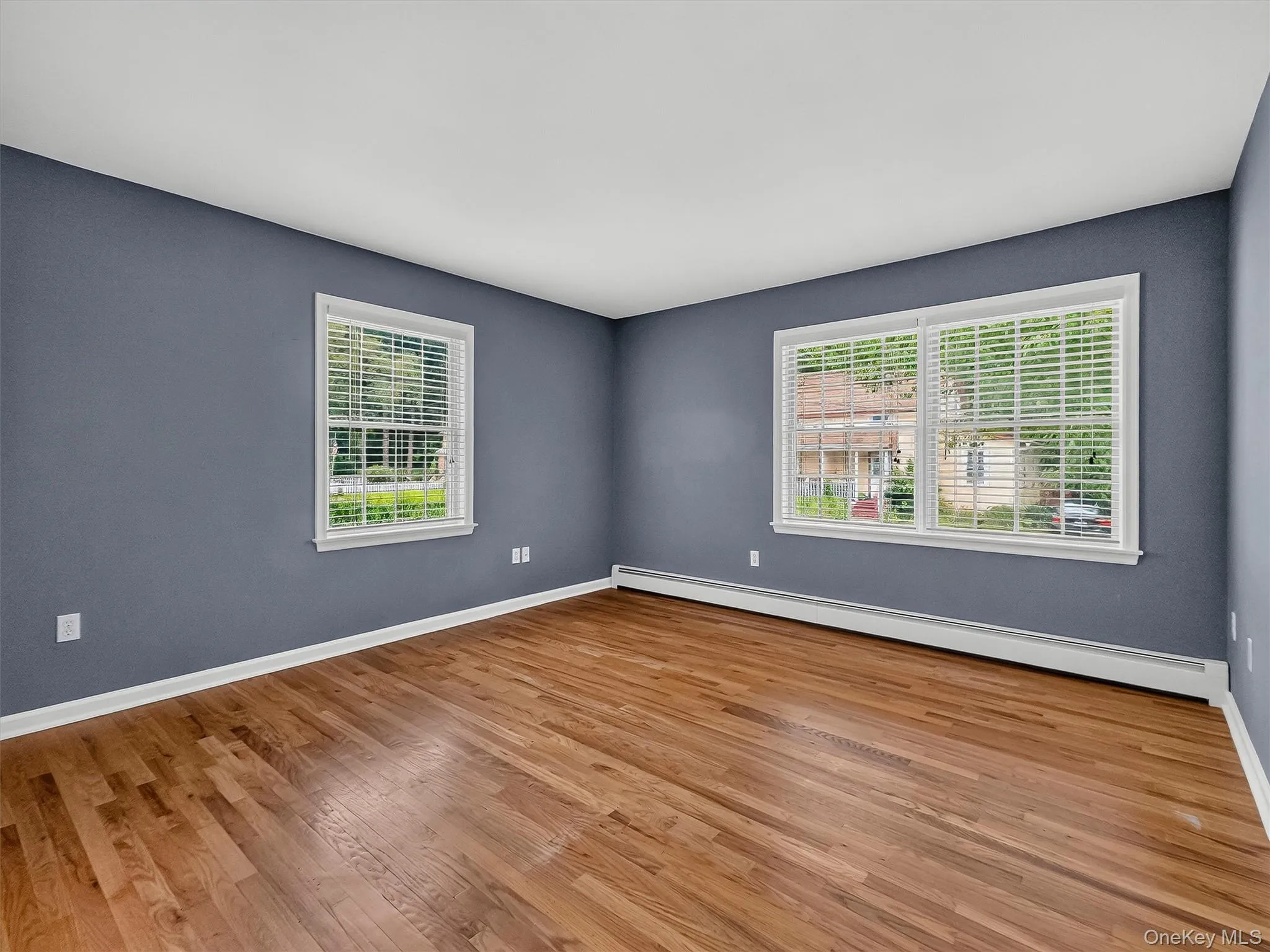 Bright and generously proportioned, this spacious bedroom features beautiful hardwood floors and natural light from two exposures. Bright and generously proportioned, this spacious bedroom features beautiful hardwood floors and natural light from two exposures.