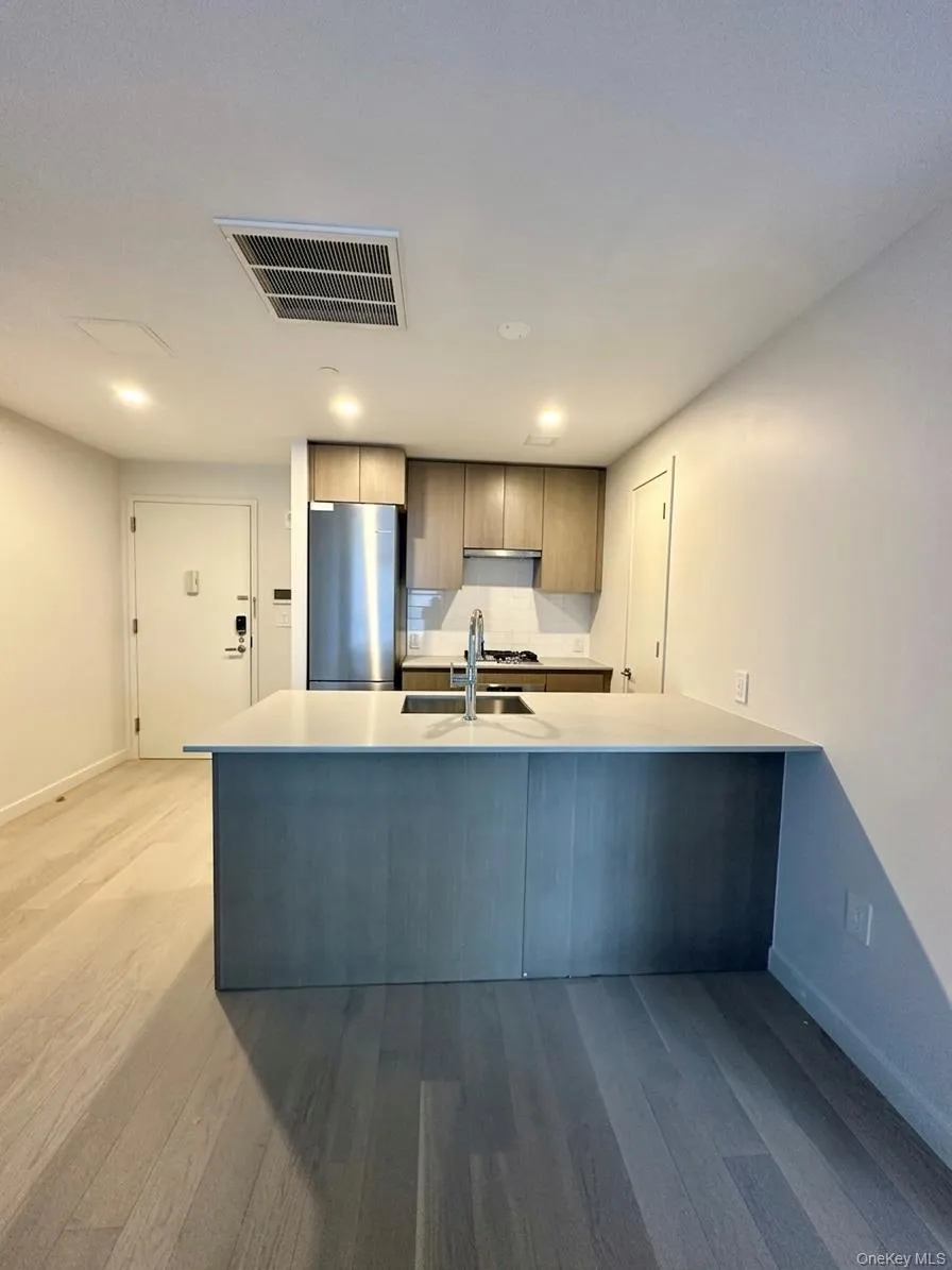 131-02 A 40th Road, New York, NY, 1 Bedroom Bedrooms, 2 Rooms Rooms,1 BathroomBathrooms,Residential Lease,For Rent,40th,0,1030713 131-02 A 40th Road, New York, NY, 1 Bedroom Bedrooms, 2 Rooms Rooms,1 BathroomBathrooms,Residential Lease,For Rent,40th,0,1030713