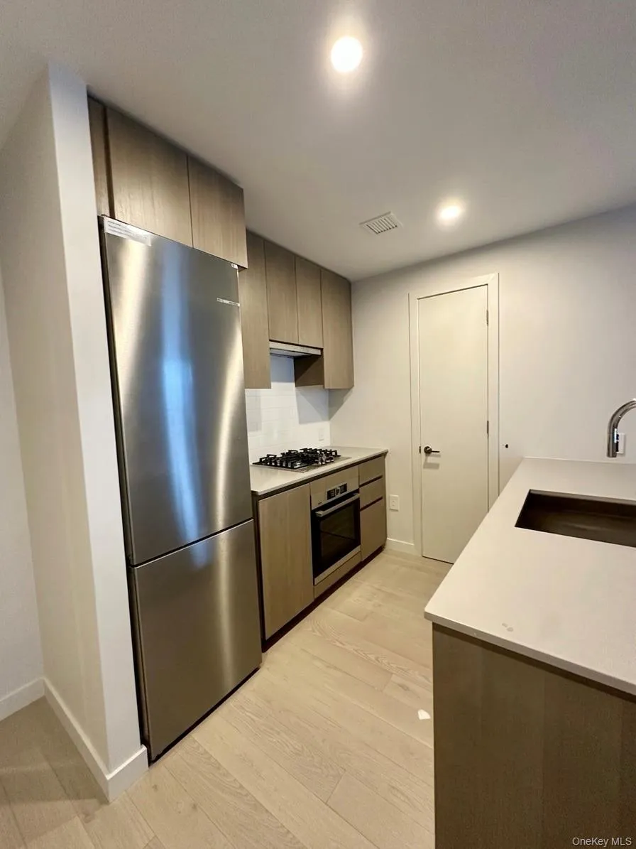 131-02 A 40th Road, New York, NY, 1 Bedroom Bedrooms, 2 Rooms Rooms,1 BathroomBathrooms,Residential Lease,For Rent,40th,0,1030713 131-02 A 40th Road, New York, NY, 1 Bedroom Bedrooms, 2 Rooms Rooms,1 BathroomBathrooms,Residential Lease,For Rent,40th,0,1030713