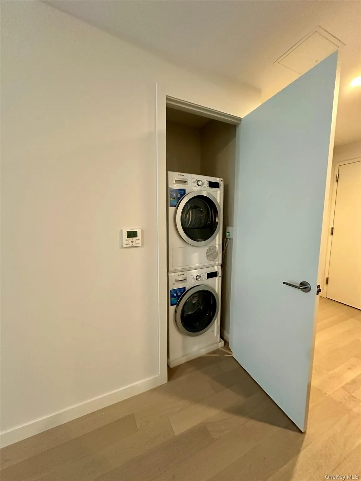 131-02 A 40th Road, New York, NY, 1 Bedroom Bedrooms, 2 Rooms Rooms,1 BathroomBathrooms,Residential Lease,For Rent,40th,0,1030713 131-02 A 40th Road, New York, NY, 1 Bedroom Bedrooms, 2 Rooms Rooms,1 BathroomBathrooms,Residential Lease,For Rent,40th,0,1030713
