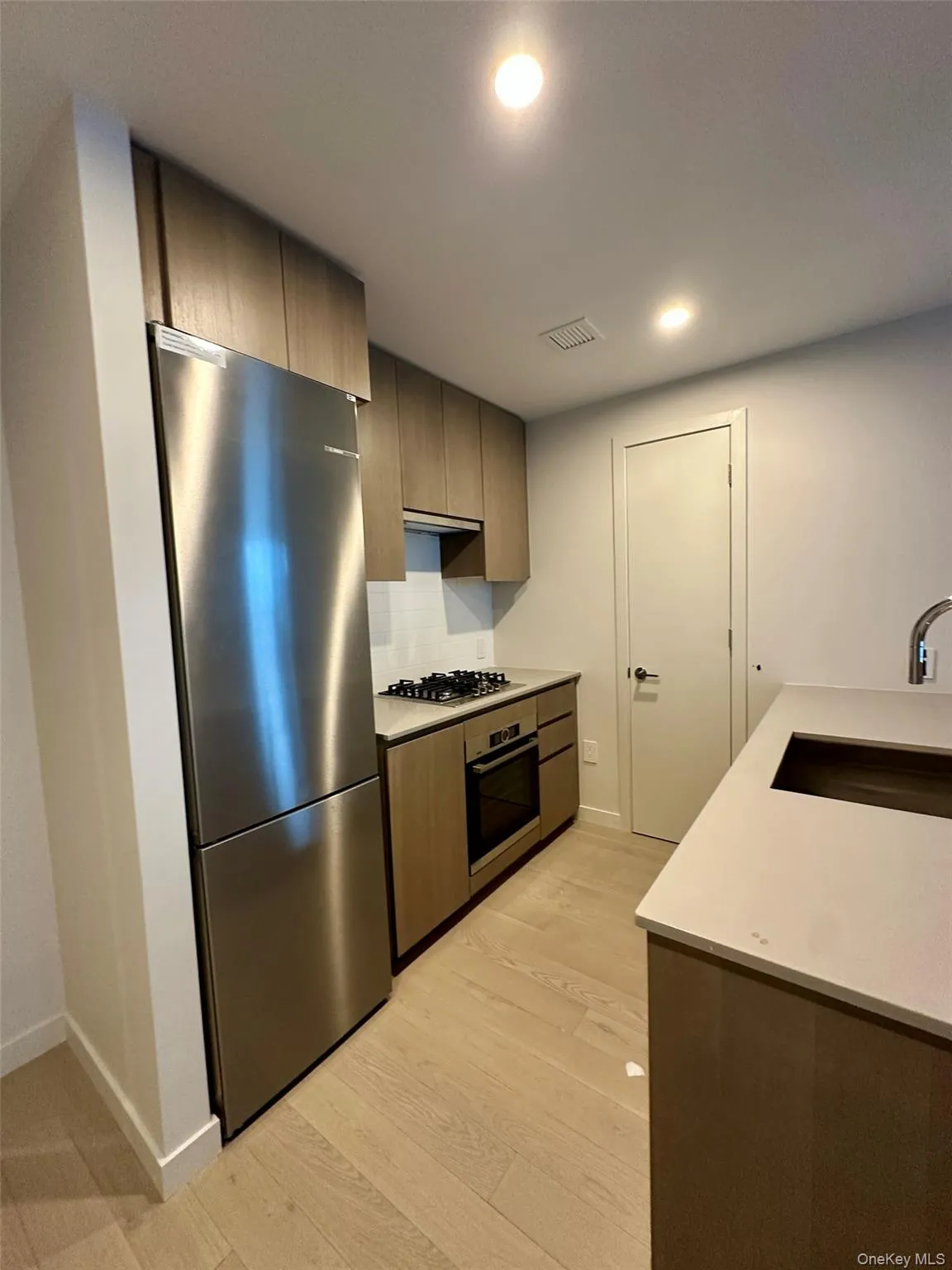 131-02 A 40th Road, New York, NY, 1 Bedroom Bedrooms, 2 Rooms Rooms,1 BathroomBathrooms,Residential Lease,For Rent,40th,0,1030713 131-02 A 40th Road, New York, NY, 1 Bedroom Bedrooms, 2 Rooms Rooms,1 BathroomBathrooms,Residential Lease,For Rent,40th,0,1030713
