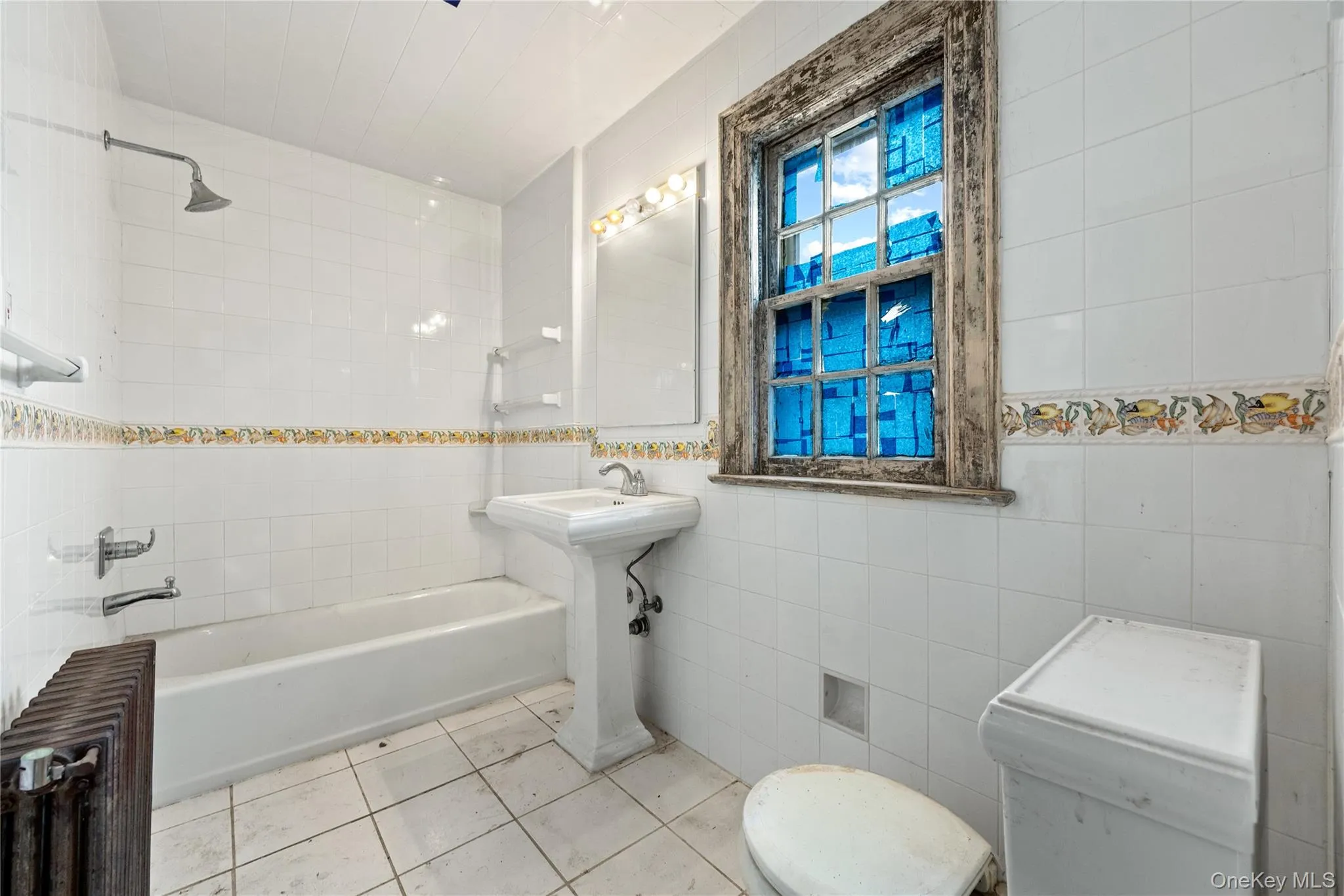 Hall bathroom. Hall bathroom.