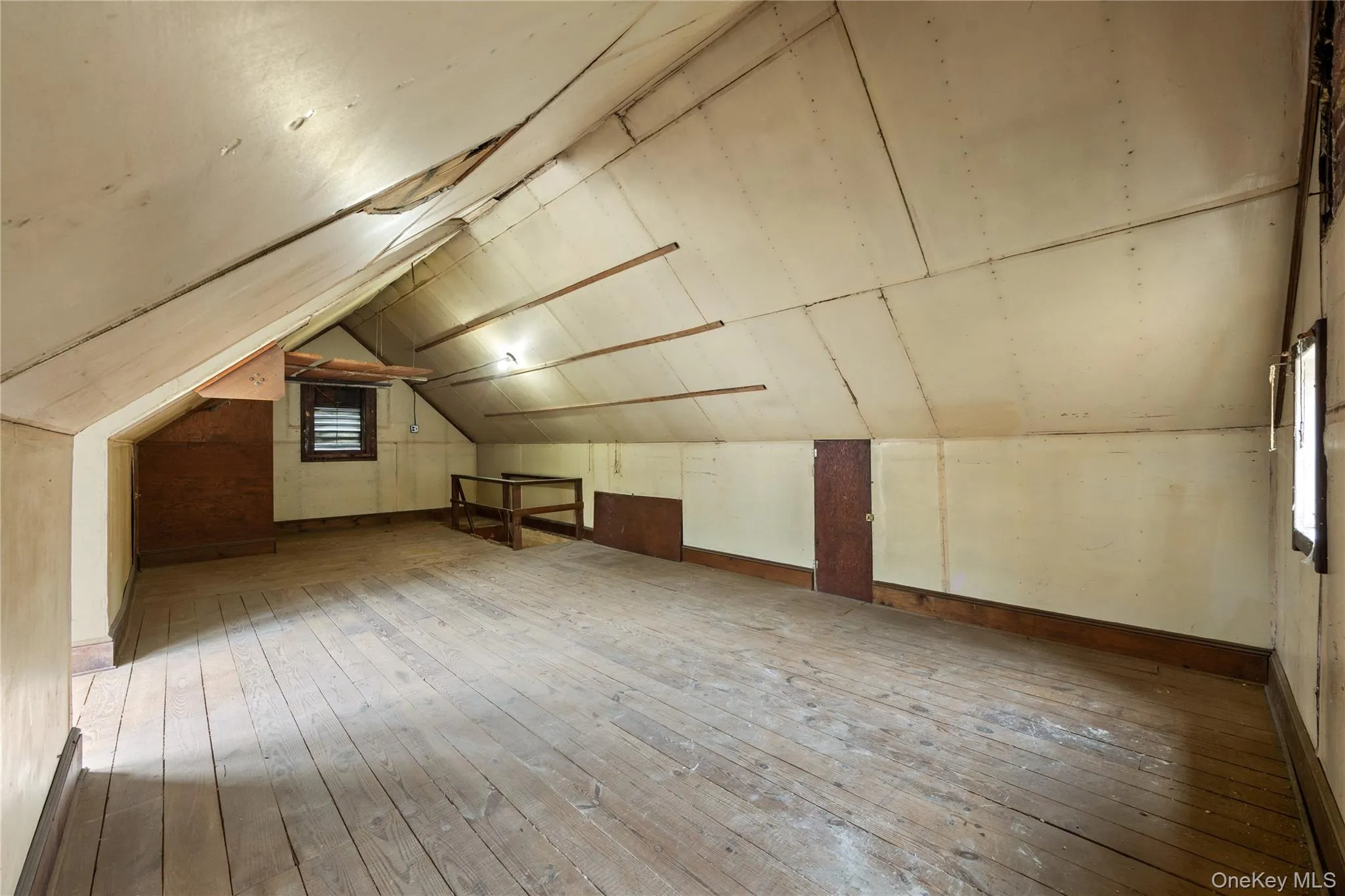Great storage space in the attic. Great storage space in the attic.