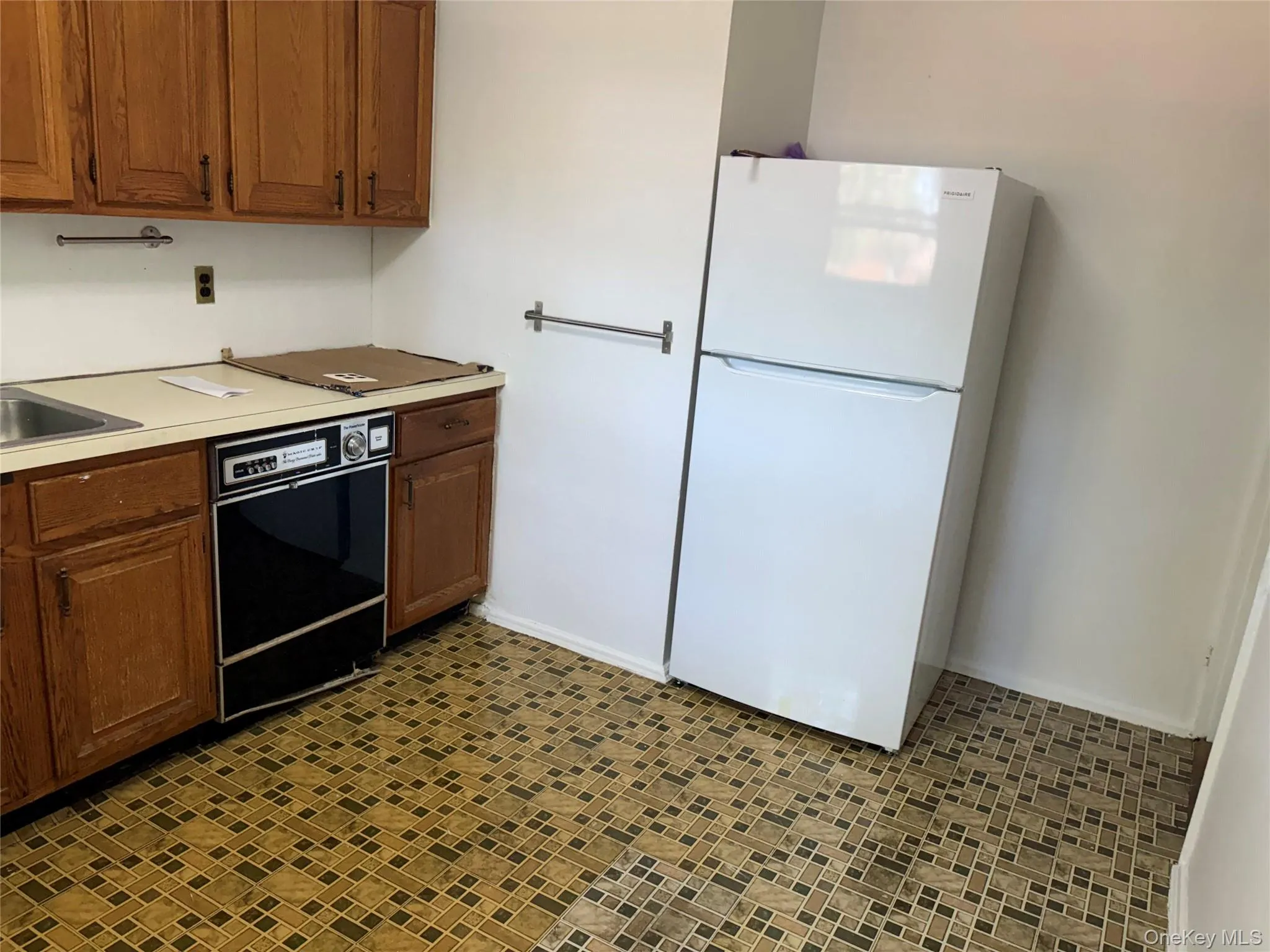 74-81 220th Street, New York, NY, 2 Bedrooms Bedrooms, 4 Rooms Rooms,1 BathroomBathrooms,Residential,For Rent,220th,0,1030726 74-81 220th Street, New York, NY, 2 Bedrooms Bedrooms, 4 Rooms Rooms,1 BathroomBathrooms,Residential,For Rent,220th,0,1030726