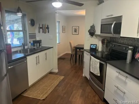 1661 Old Country Road, Riverhead, NY, 2 Bedrooms Bedrooms, 5 Rooms Rooms,1 BathroomBathrooms,Residential,For Rent,Old Country,0,1030728 1661 Old Country Road, Riverhead, NY, 2 Bedrooms Bedrooms, 5 Rooms Rooms,1 BathroomBathrooms,Residential,For Rent,Old Country,0,1030728
