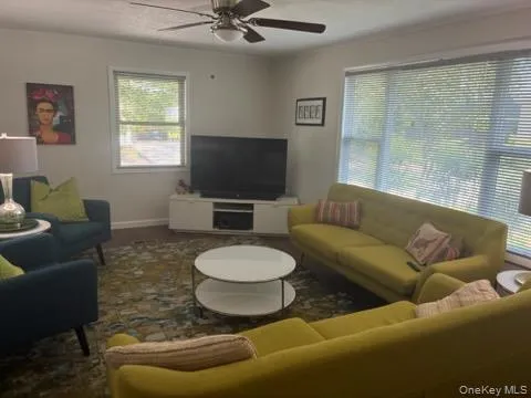 1661 Old Country Road, Riverhead, NY, 2 Bedrooms Bedrooms, 5 Rooms Rooms,1 BathroomBathrooms,Residential,For Rent,Old Country,0,1030728 1661 Old Country Road, Riverhead, NY, 2 Bedrooms Bedrooms, 5 Rooms Rooms,1 BathroomBathrooms,Residential,For Rent,Old Country,0,1030728