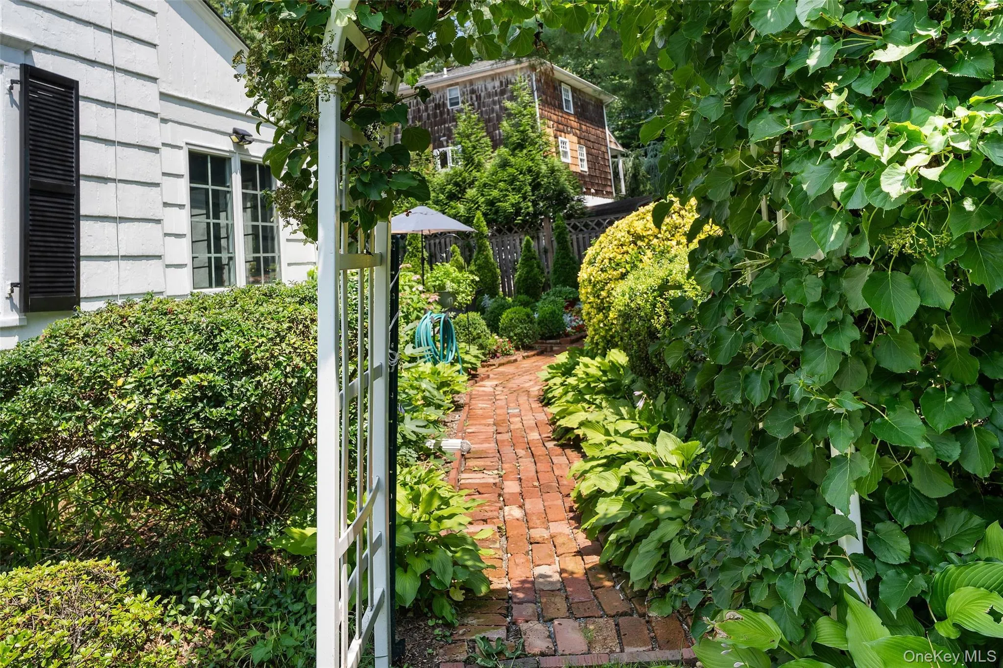 Garden access. Garden access.