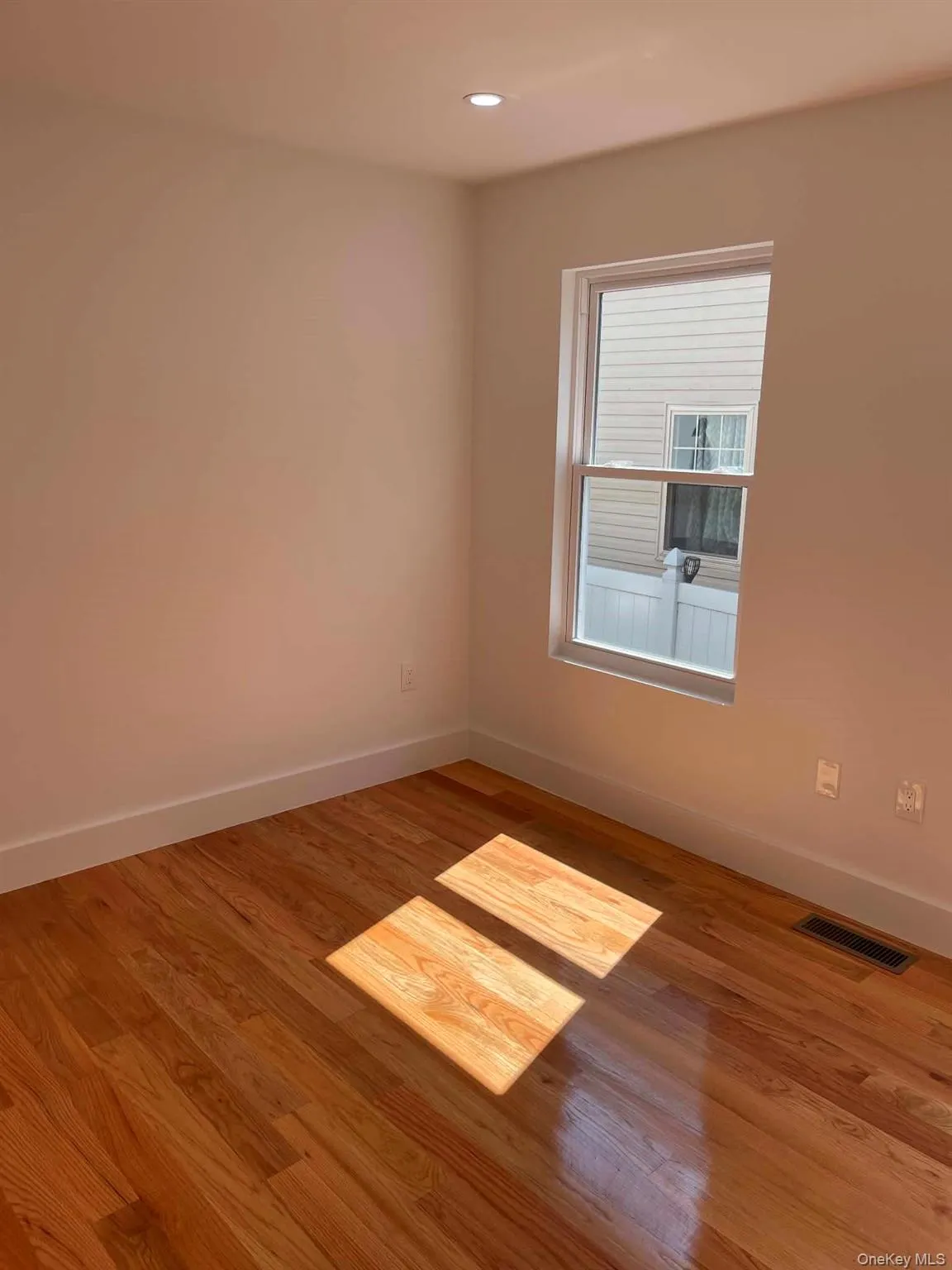 10816 Pinegrove Street, New York, NY, 3 Bedrooms Bedrooms, 4 Rooms Rooms,2 BathroomsBathrooms,Residential Lease,For Rent,Pinegrove,0,1030730 10816 Pinegrove Street, New York, NY, 3 Bedrooms Bedrooms, 4 Rooms Rooms,2 BathroomsBathrooms,Residential Lease,For Rent,Pinegrove,0,1030730
