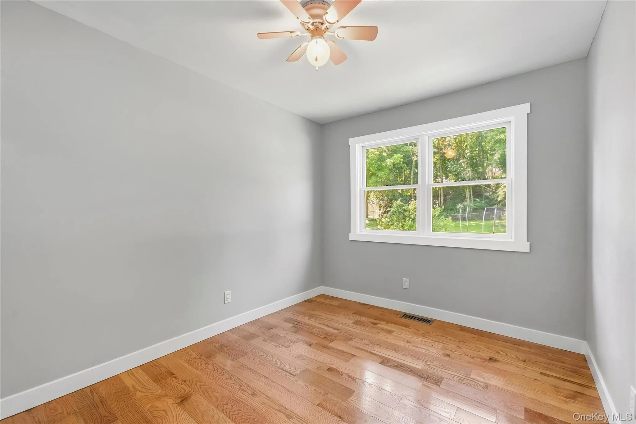 Bonus Room/Home Office Bonus Room/Home Office