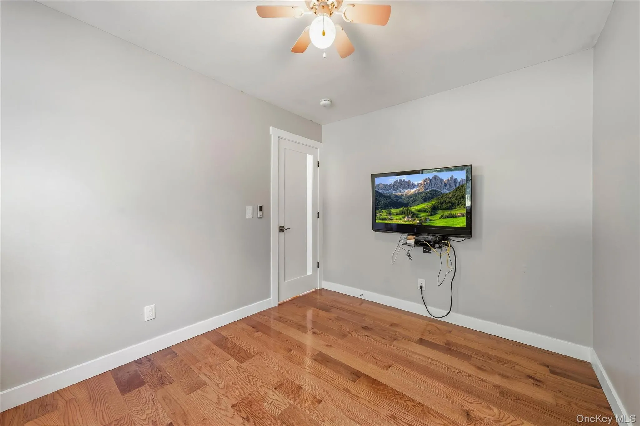Bonus Room/Home Office Bonus Room/Home Office