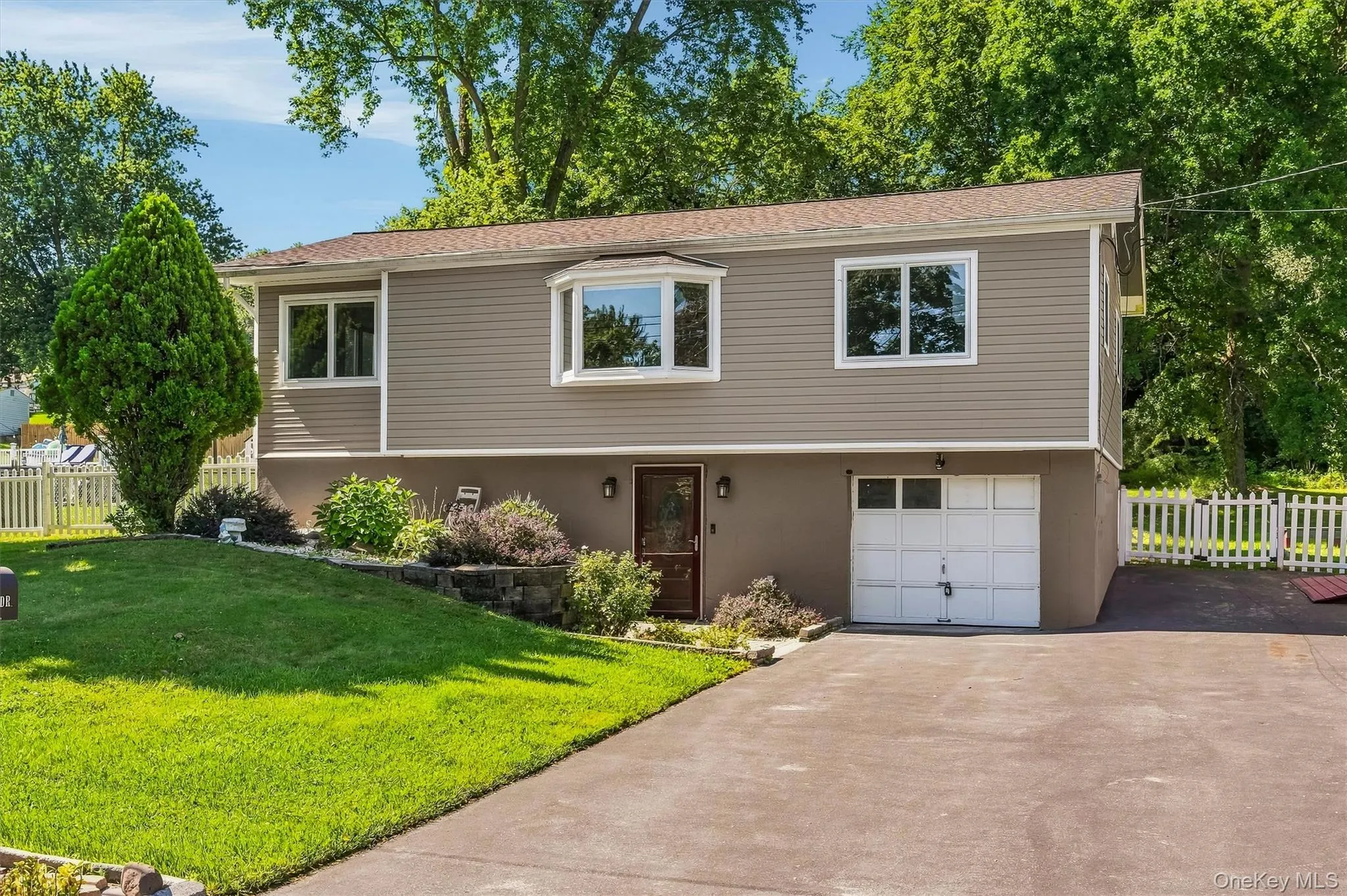 21 Trotting Drive, Chester Town, NY, 3 Bedrooms Bedrooms, 8 Rooms Rooms,2 BathroomsBathrooms,Residential,For Rent,Trotting,0,1030740 21 Trotting Drive, Chester Town, NY, 3 Bedrooms Bedrooms, 8 Rooms Rooms,2 BathroomsBathrooms,Residential,For Rent,Trotting,0,1030740