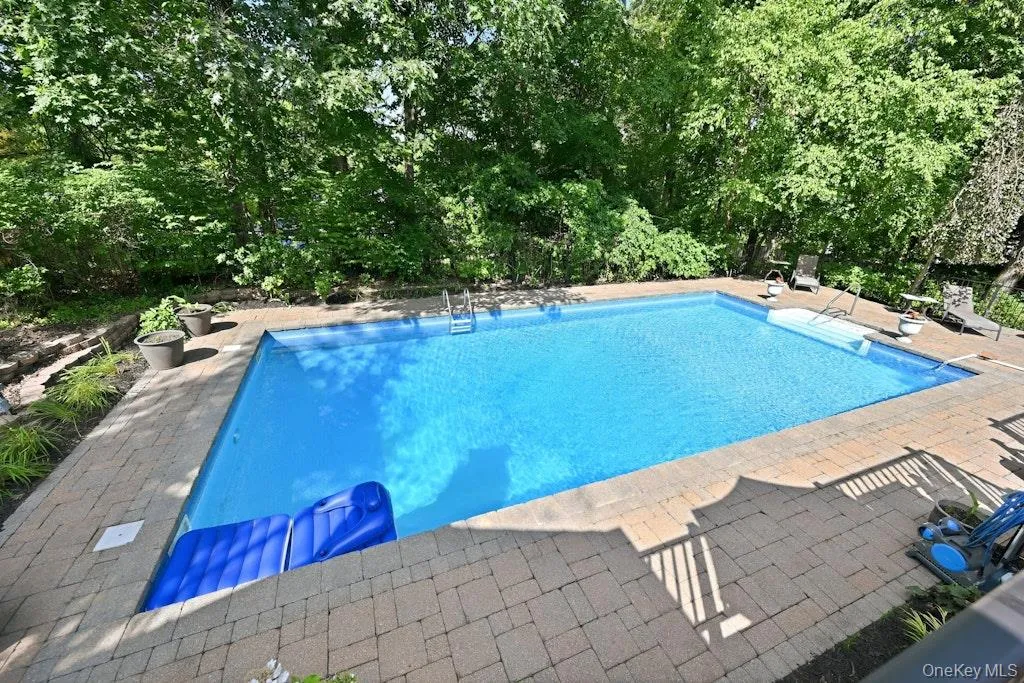 20 Williamsburg Drive, Smithtown, NY, 6 Bedrooms Bedrooms, 12 Rooms Rooms,2 BathroomsBathrooms,Residential Lease,For Rent,Williamsburg,0,1030743 20 Williamsburg Drive, Smithtown, NY, 6 Bedrooms Bedrooms, 12 Rooms Rooms,2 BathroomsBathrooms,Residential Lease,For Rent,Williamsburg,0,1030743