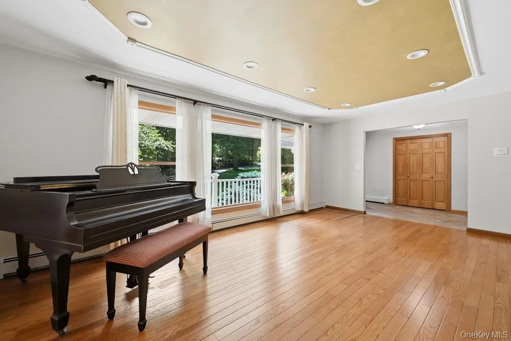 20 Williamsburg Drive, Smithtown, NY, 6 Bedrooms Bedrooms, 12 Rooms Rooms,2 BathroomsBathrooms,Residential Lease,For Rent,Williamsburg,0,1030743 20 Williamsburg Drive, Smithtown, NY, 6 Bedrooms Bedrooms, 12 Rooms Rooms,2 BathroomsBathrooms,Residential Lease,For Rent,Williamsburg,0,1030743