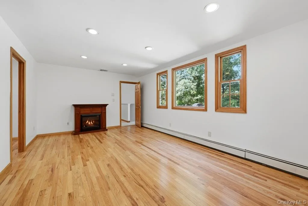 20 Williamsburg Drive, Smithtown, NY, 6 Bedrooms Bedrooms, 12 Rooms Rooms,2 BathroomsBathrooms,Residential Lease,For Rent,Williamsburg,0,1030743 20 Williamsburg Drive, Smithtown, NY, 6 Bedrooms Bedrooms, 12 Rooms Rooms,2 BathroomsBathrooms,Residential Lease,For Rent,Williamsburg,0,1030743