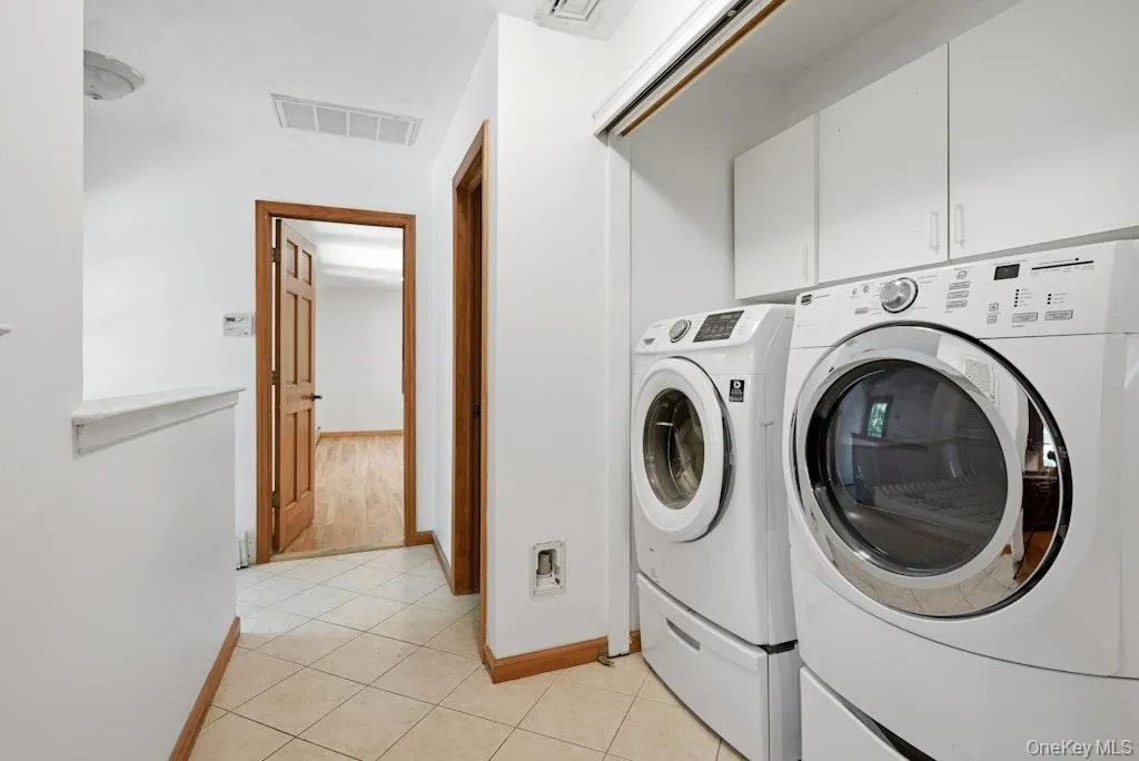 20 Williamsburg Drive, Smithtown, NY, 6 Bedrooms Bedrooms, 12 Rooms Rooms,2 BathroomsBathrooms,Residential Lease,For Rent,Williamsburg,0,1030743 20 Williamsburg Drive, Smithtown, NY, 6 Bedrooms Bedrooms, 12 Rooms Rooms,2 BathroomsBathrooms,Residential Lease,For Rent,Williamsburg,0,1030743