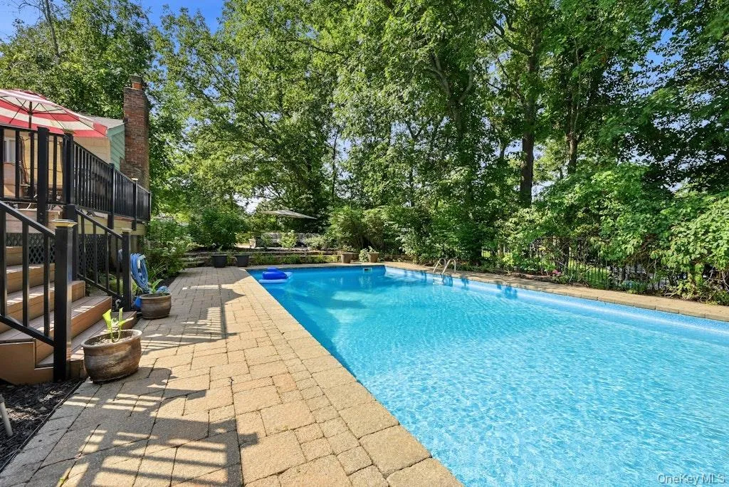 20 Williamsburg Drive, Smithtown, NY, 6 Bedrooms Bedrooms, 12 Rooms Rooms,2 BathroomsBathrooms,Residential Lease,For Rent,Williamsburg,0,1030743 20 Williamsburg Drive, Smithtown, NY, 6 Bedrooms Bedrooms, 12 Rooms Rooms,2 BathroomsBathrooms,Residential Lease,For Rent,Williamsburg,0,1030743