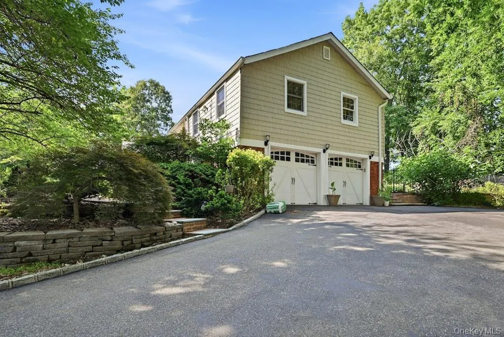 20 Williamsburg Drive, Smithtown, NY, 6 Bedrooms Bedrooms, 12 Rooms Rooms,2 BathroomsBathrooms,Residential Lease,For Rent,Williamsburg,0,1030743 20 Williamsburg Drive, Smithtown, NY, 6 Bedrooms Bedrooms, 12 Rooms Rooms,2 BathroomsBathrooms,Residential Lease,For Rent,Williamsburg,0,1030743