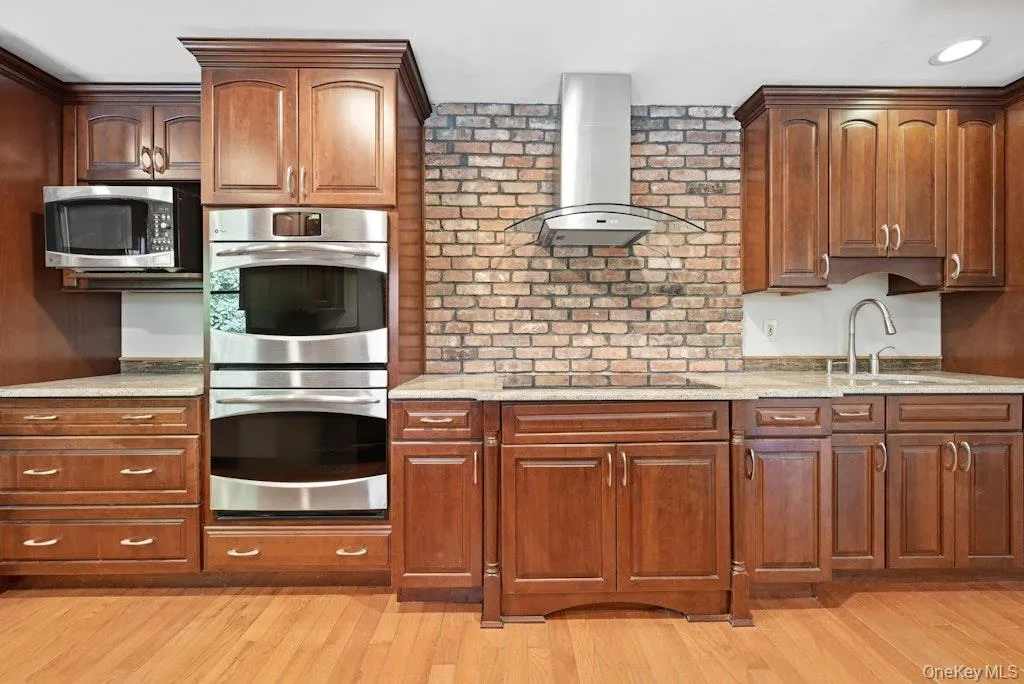 20 Williamsburg Drive, Smithtown, NY, 6 Bedrooms Bedrooms, 12 Rooms Rooms,2 BathroomsBathrooms,Residential Lease,For Rent,Williamsburg,0,1030743 20 Williamsburg Drive, Smithtown, NY, 6 Bedrooms Bedrooms, 12 Rooms Rooms,2 BathroomsBathrooms,Residential Lease,For Rent,Williamsburg,0,1030743