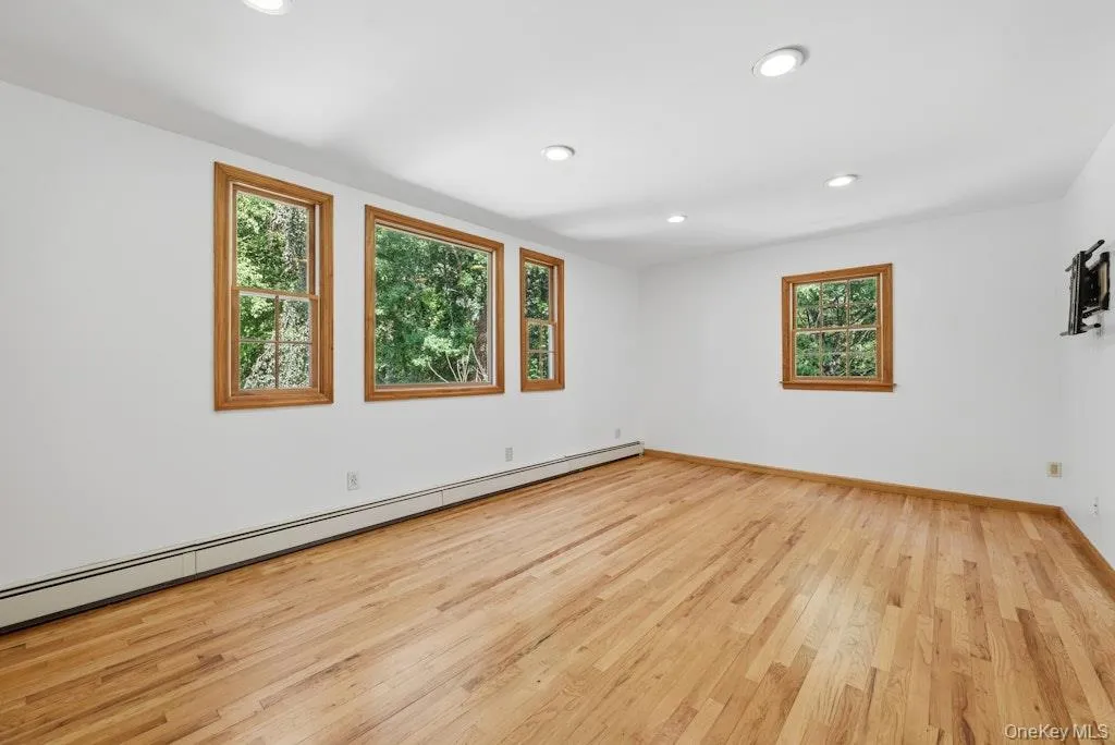 20 Williamsburg Drive, Smithtown, NY, 6 Bedrooms Bedrooms, 12 Rooms Rooms,2 BathroomsBathrooms,Residential Lease,For Rent,Williamsburg,0,1030743 20 Williamsburg Drive, Smithtown, NY, 6 Bedrooms Bedrooms, 12 Rooms Rooms,2 BathroomsBathrooms,Residential Lease,For Rent,Williamsburg,0,1030743
