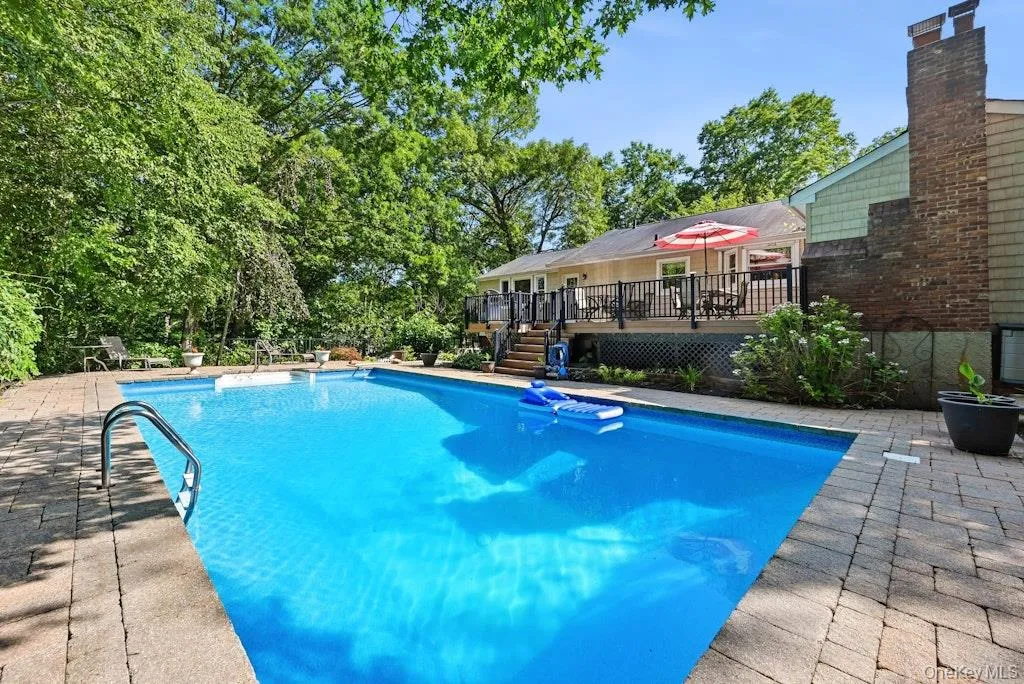 20 Williamsburg Drive, Smithtown, NY, 6 Bedrooms Bedrooms, 12 Rooms Rooms,2 BathroomsBathrooms,Residential Lease,For Rent,Williamsburg,0,1030743 20 Williamsburg Drive, Smithtown, NY, 6 Bedrooms Bedrooms, 12 Rooms Rooms,2 BathroomsBathrooms,Residential Lease,For Rent,Williamsburg,0,1030743