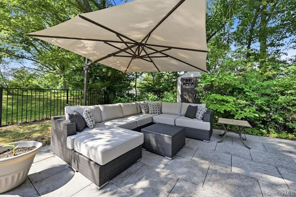 20 Williamsburg Drive, Smithtown, NY, 6 Bedrooms Bedrooms, 12 Rooms Rooms,2 BathroomsBathrooms,Residential Lease,For Rent,Williamsburg,0,1030743 20 Williamsburg Drive, Smithtown, NY, 6 Bedrooms Bedrooms, 12 Rooms Rooms,2 BathroomsBathrooms,Residential Lease,For Rent,Williamsburg,0,1030743