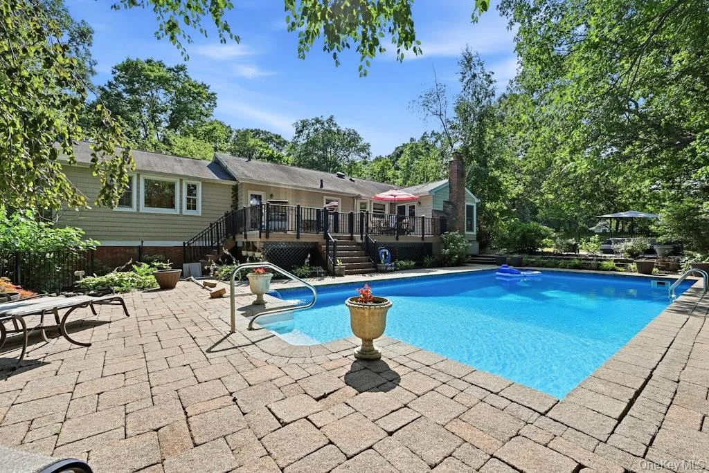 20 Williamsburg Drive, Smithtown, NY, 6 Bedrooms Bedrooms, 12 Rooms Rooms,2 BathroomsBathrooms,Residential Lease,For Rent,Williamsburg,0,1030743 20 Williamsburg Drive, Smithtown, NY, 6 Bedrooms Bedrooms, 12 Rooms Rooms,2 BathroomsBathrooms,Residential Lease,For Rent,Williamsburg,0,1030743