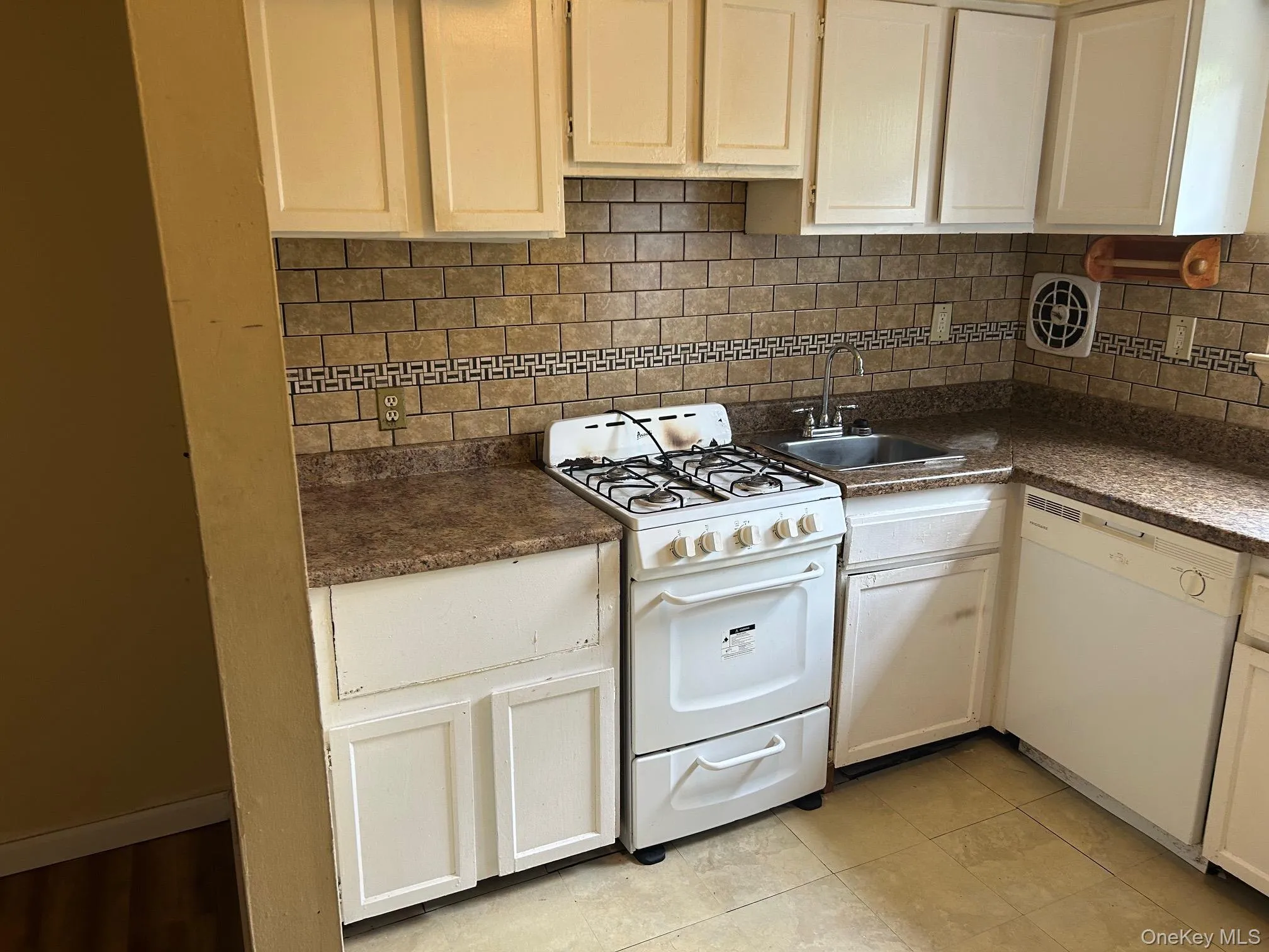 175 Sneden Place, Ramapo, NY, 1 Bedroom Bedrooms, 5 Rooms Rooms,1 BathroomBathrooms,Residential,For Rent,Sneden,0,1030744 175 Sneden Place, Ramapo, NY, 1 Bedroom Bedrooms, 5 Rooms Rooms,1 BathroomBathrooms,Residential,For Rent,Sneden,0,1030744