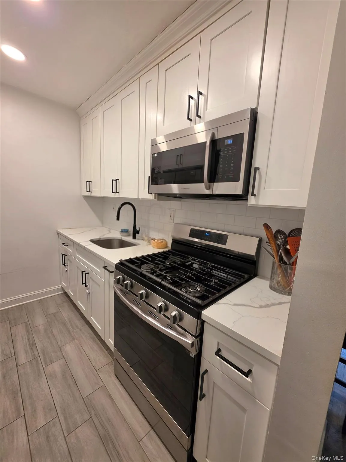 88-25 155th Avenue, New York, NY, 1 Bedroom Bedrooms, 4 Rooms Rooms,1 BathroomBathrooms,Residential,For Rent,155th,0,1030752 88-25 155th Avenue, New York, NY, 1 Bedroom Bedrooms, 4 Rooms Rooms,1 BathroomBathrooms,Residential,For Rent,155th,0,1030752