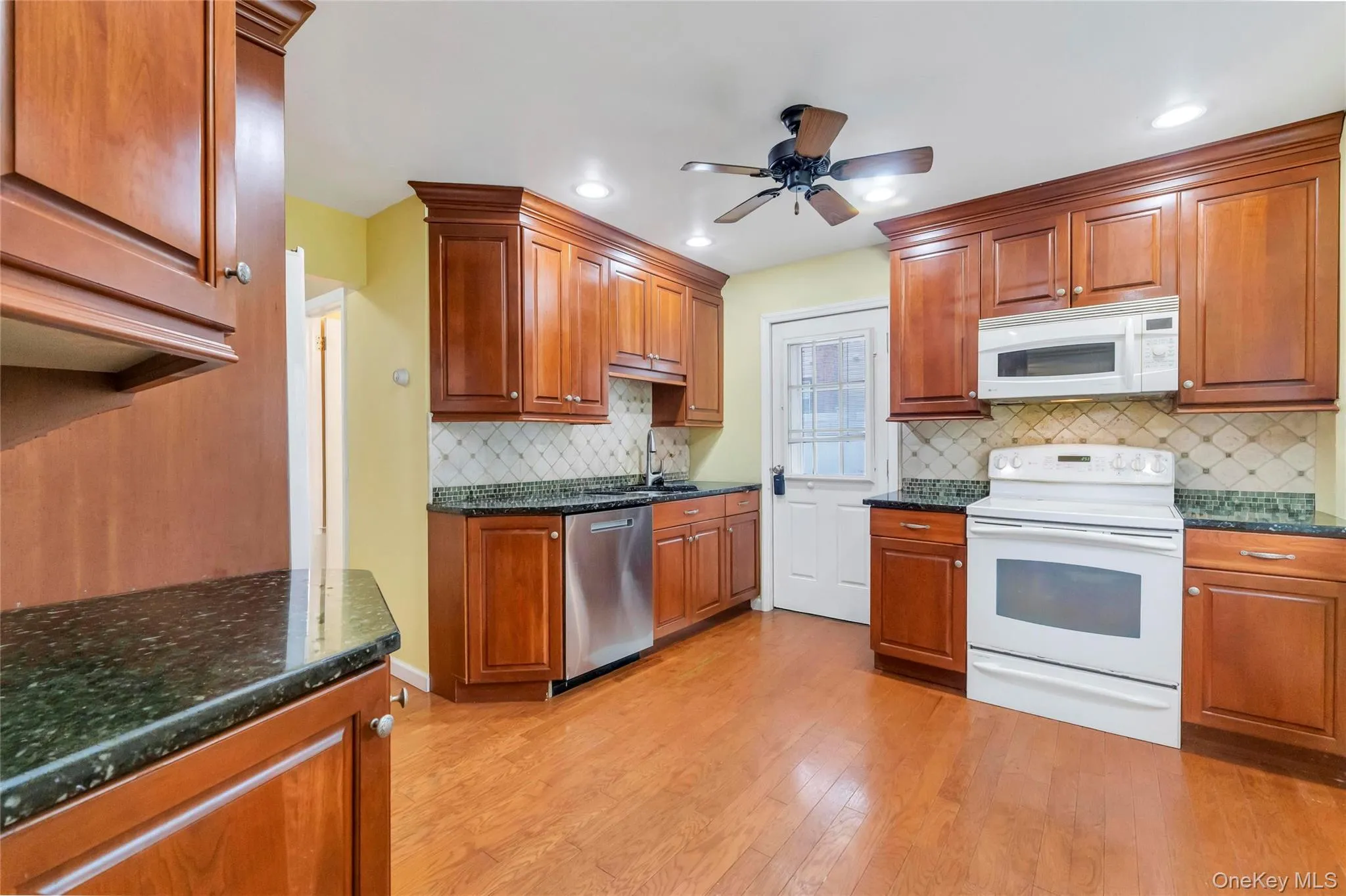 2362 6th Street, Hempstead, NY, 4 Bedrooms Bedrooms, 10 Rooms Rooms,2 BathroomsBathrooms,Residential,For Rent,6th,0,1030759 2362 6th Street, Hempstead, NY, 4 Bedrooms Bedrooms, 10 Rooms Rooms,2 BathroomsBathrooms,Residential,For Rent,6th,0,1030759