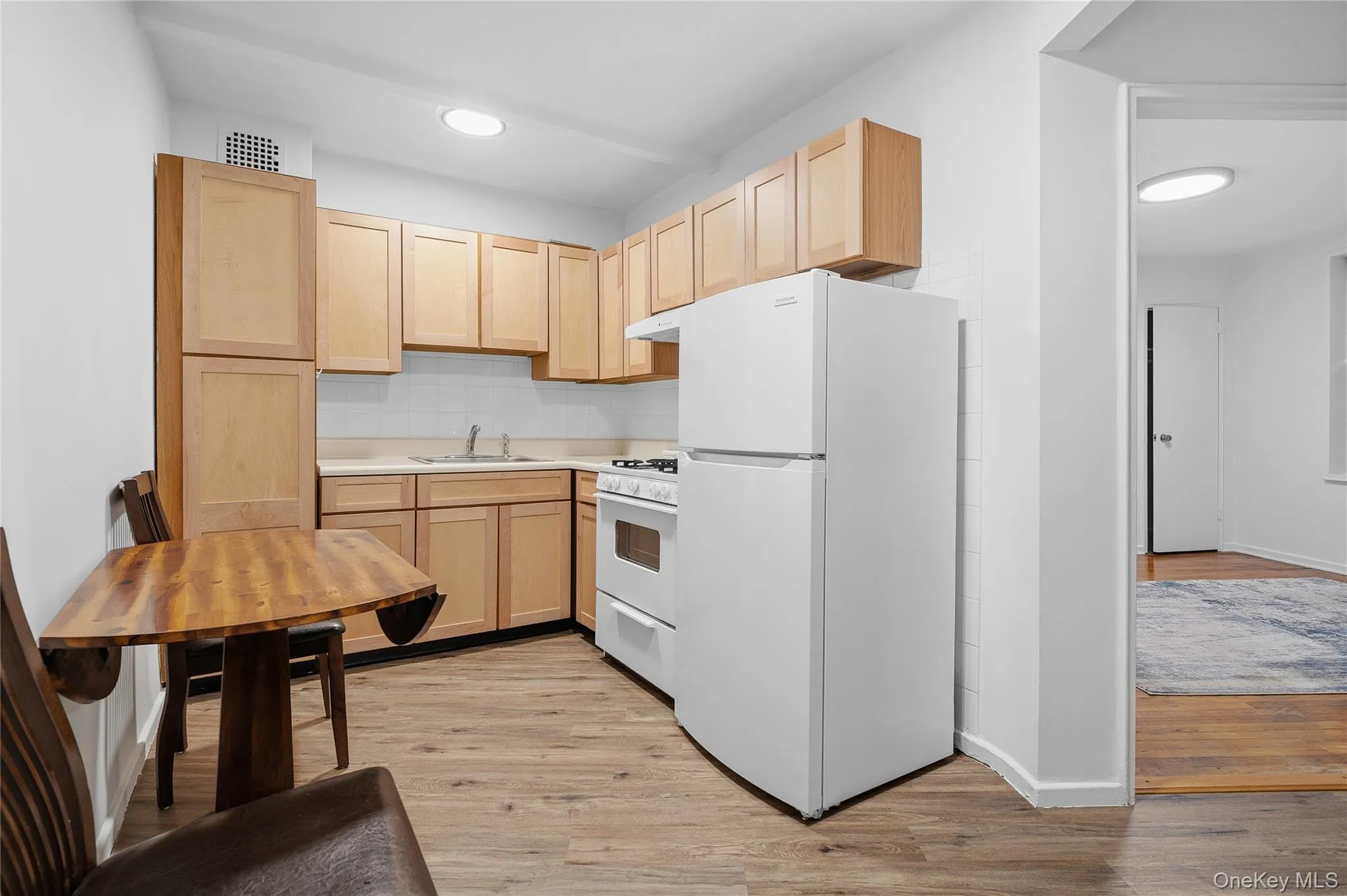 74-45 Yellowstone Boulevard, New York, NY, 1 Bedroom Bedrooms, 5 Rooms Rooms,1 BathroomBathrooms,Residential,For Rent,Yellowstone,0,1030783 74-45 Yellowstone Boulevard, New York, NY, 1 Bedroom Bedrooms, 5 Rooms Rooms,1 BathroomBathrooms,Residential,For Rent,Yellowstone,0,1030783