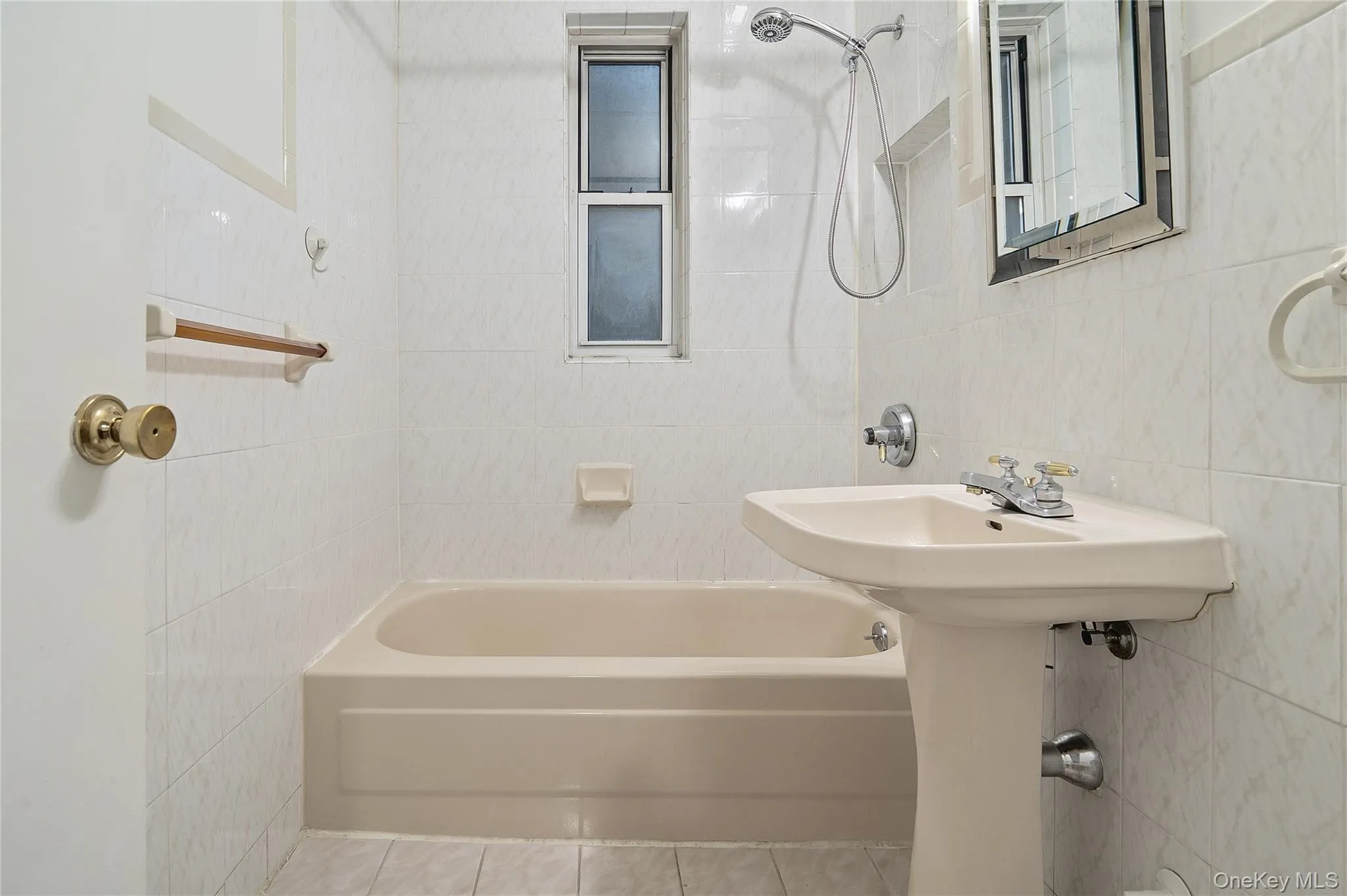 74-45 Yellowstone Boulevard, New York, NY, 1 Bedroom Bedrooms, 5 Rooms Rooms,1 BathroomBathrooms,Residential,For Rent,Yellowstone,0,1030783 74-45 Yellowstone Boulevard, New York, NY, 1 Bedroom Bedrooms, 5 Rooms Rooms,1 BathroomBathrooms,Residential,For Rent,Yellowstone,0,1030783