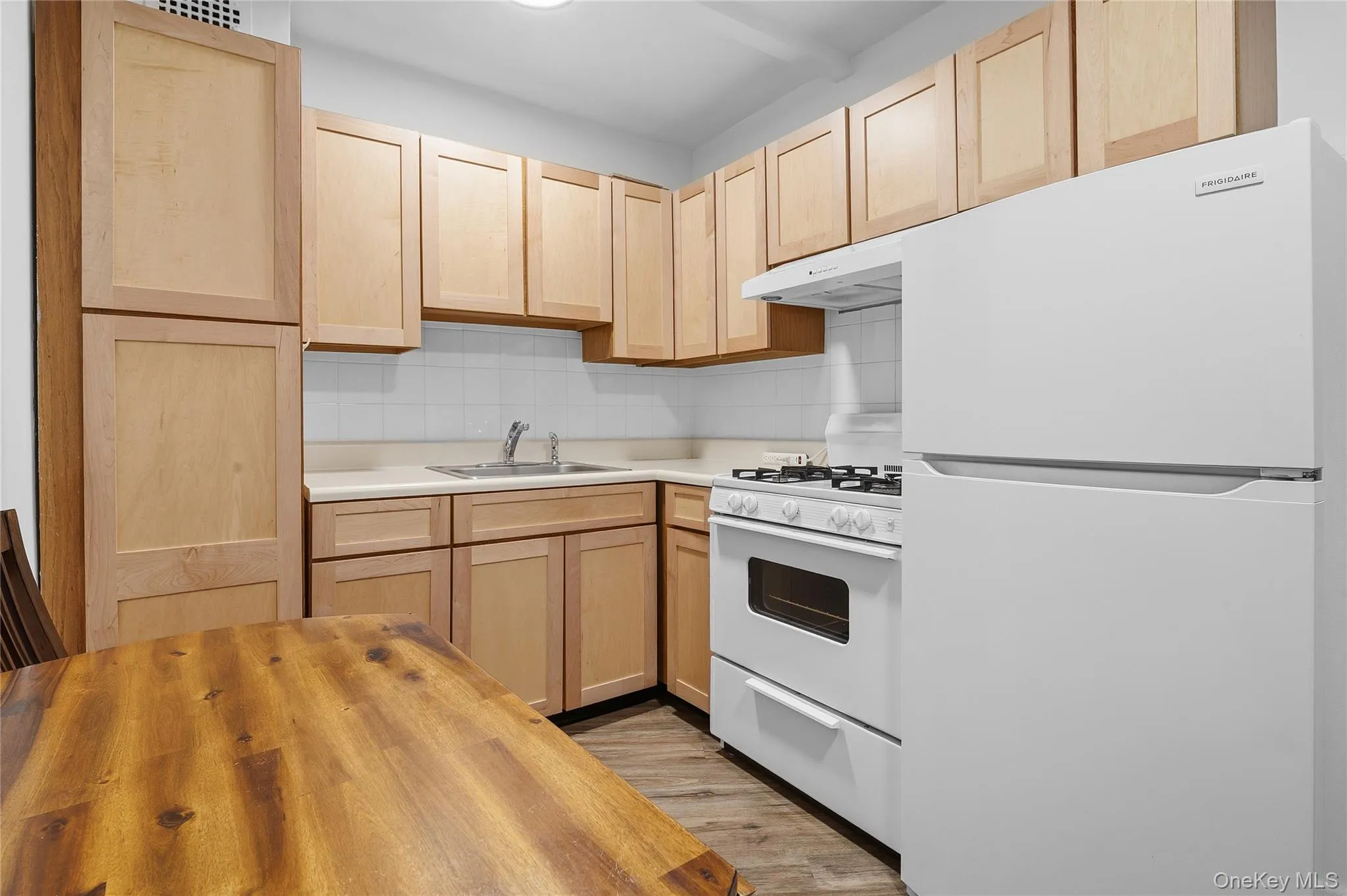 74-45 Yellowstone Boulevard, New York, NY, 1 Bedroom Bedrooms, 5 Rooms Rooms,1 BathroomBathrooms,Residential,For Rent,Yellowstone,0,1030783 74-45 Yellowstone Boulevard, New York, NY, 1 Bedroom Bedrooms, 5 Rooms Rooms,1 BathroomBathrooms,Residential,For Rent,Yellowstone,0,1030783