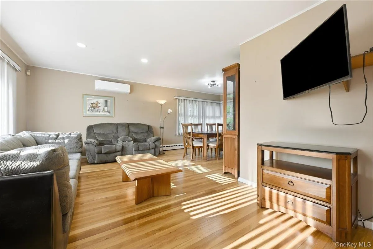 658 Richmond Road, Hempstead, NY, 3 Bedrooms Bedrooms, 7 Rooms Rooms,2 BathroomsBathrooms,Residential,For Rent,Richmond,0,1030787 658 Richmond Road, Hempstead, NY, 3 Bedrooms Bedrooms, 7 Rooms Rooms,2 BathroomsBathrooms,Residential,For Rent,Richmond,0,1030787